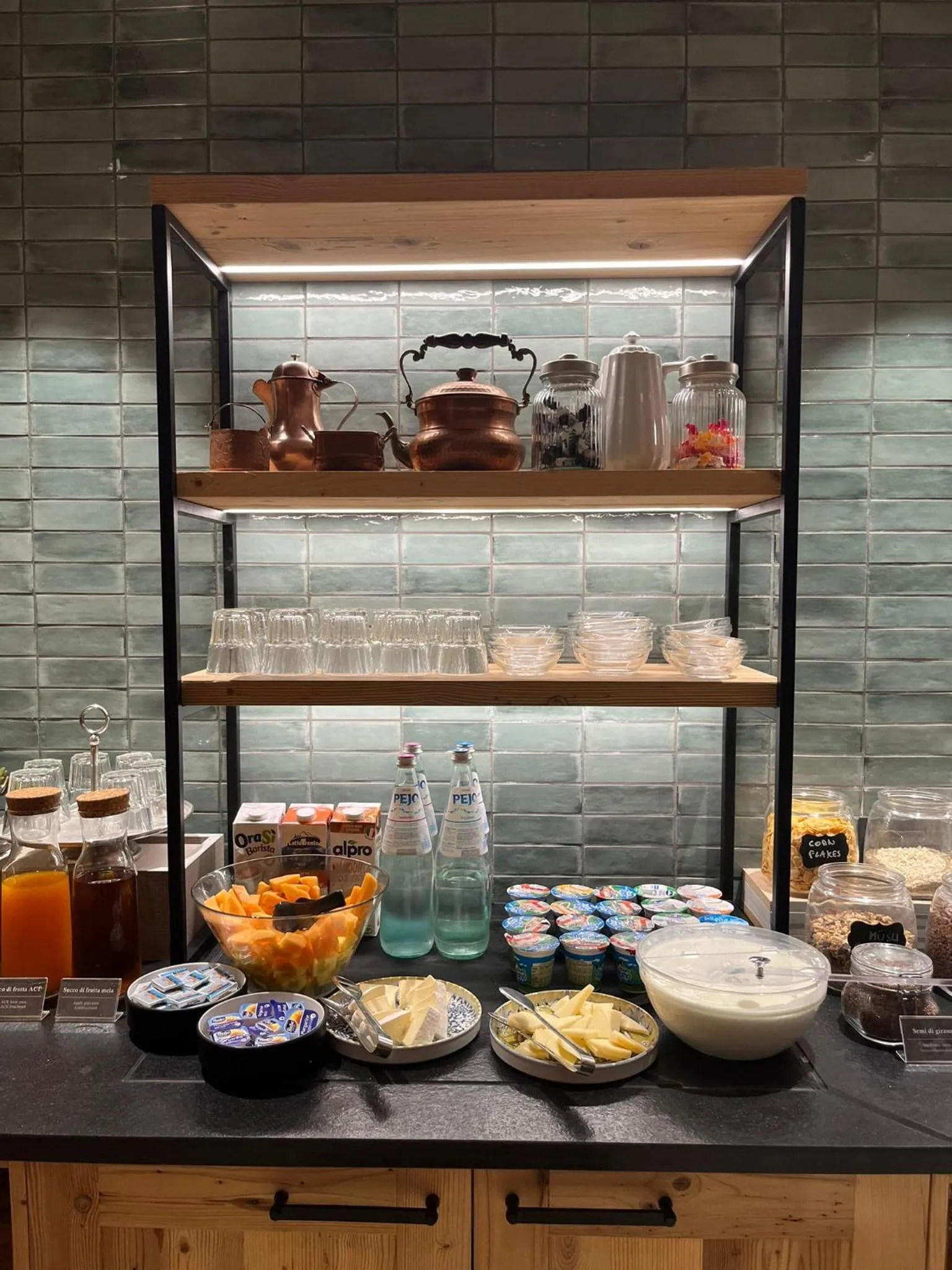 Breakfast in Hotel America