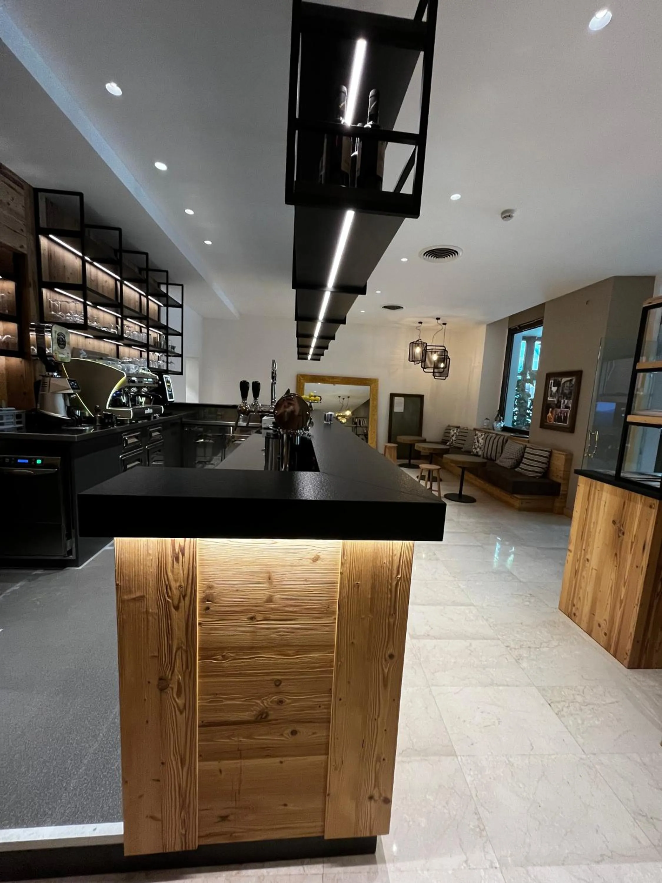 Restaurant/places to eat in Hotel America