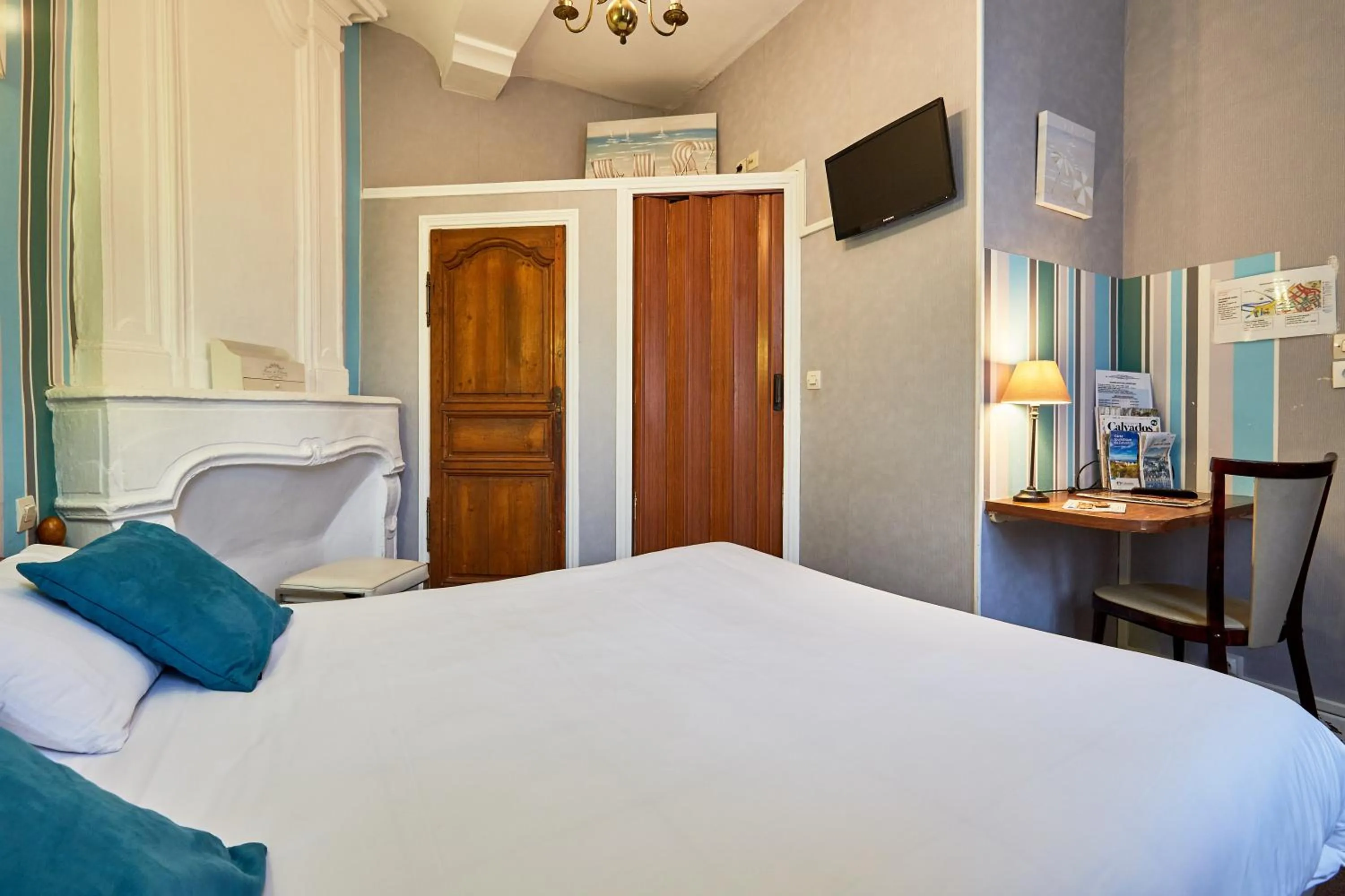 Bed in Hotel Saint Etienne