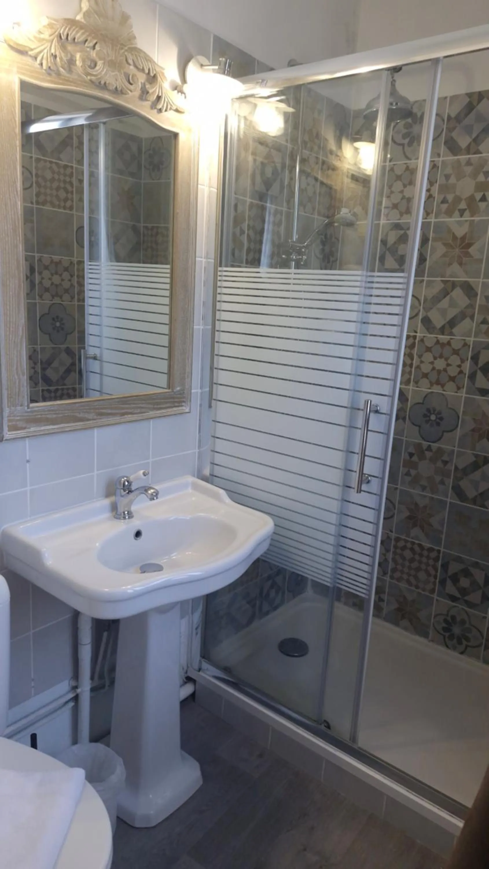 Bathroom in Hotel Saint Etienne