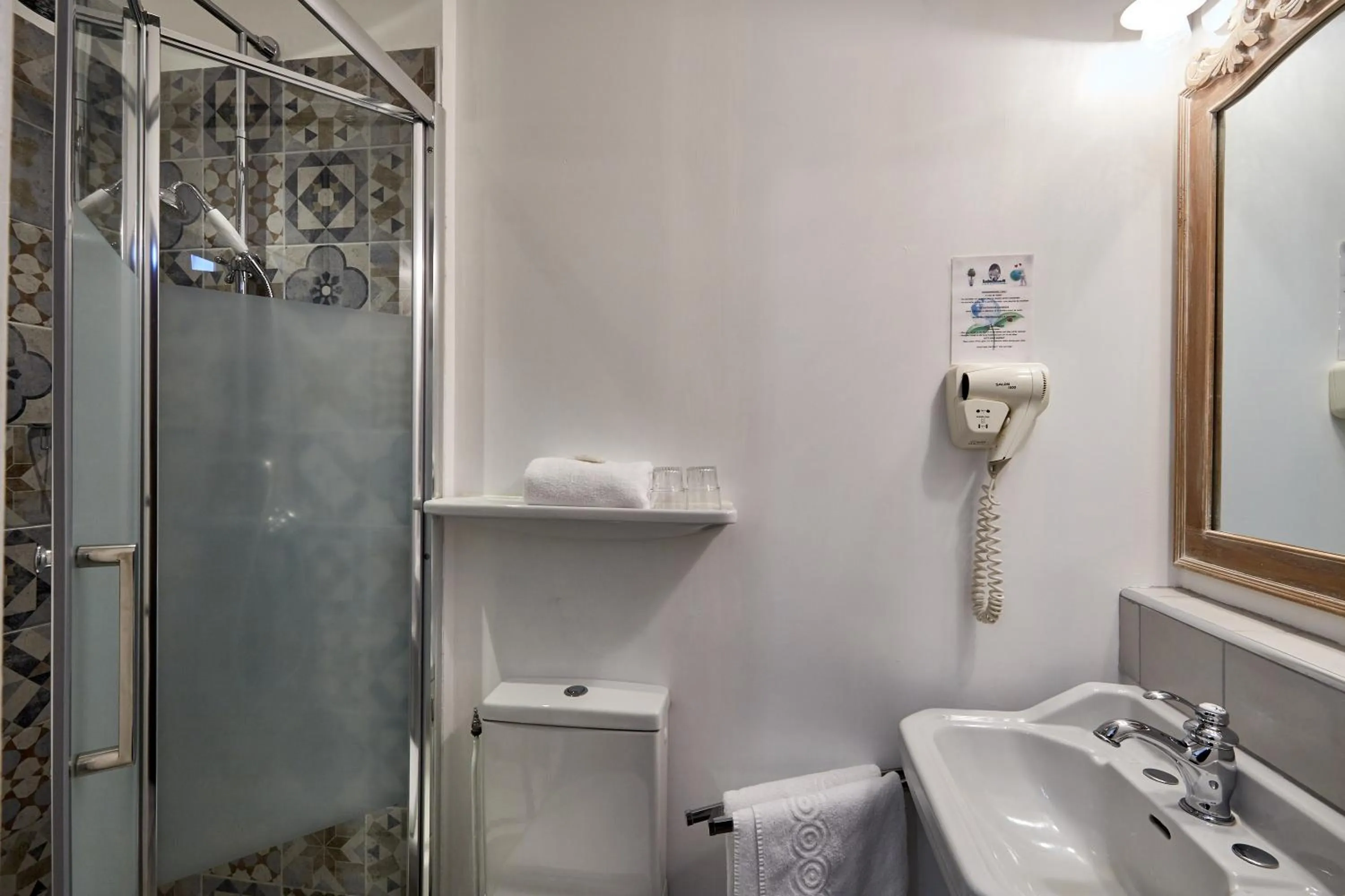 Bathroom in Hotel Saint Etienne