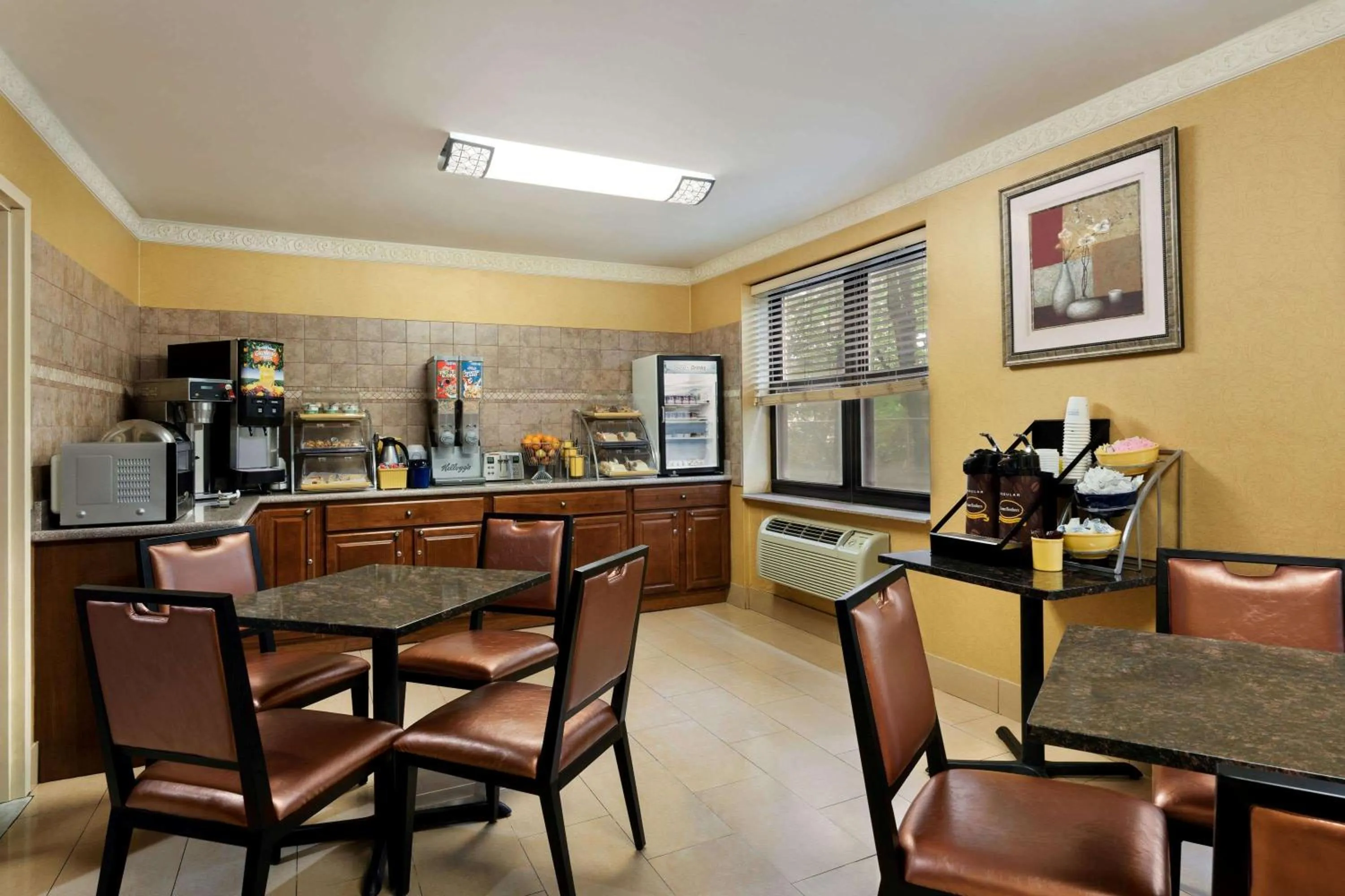 Restaurant/Places to Eat in Days Inn by Wyndham Brooklyn