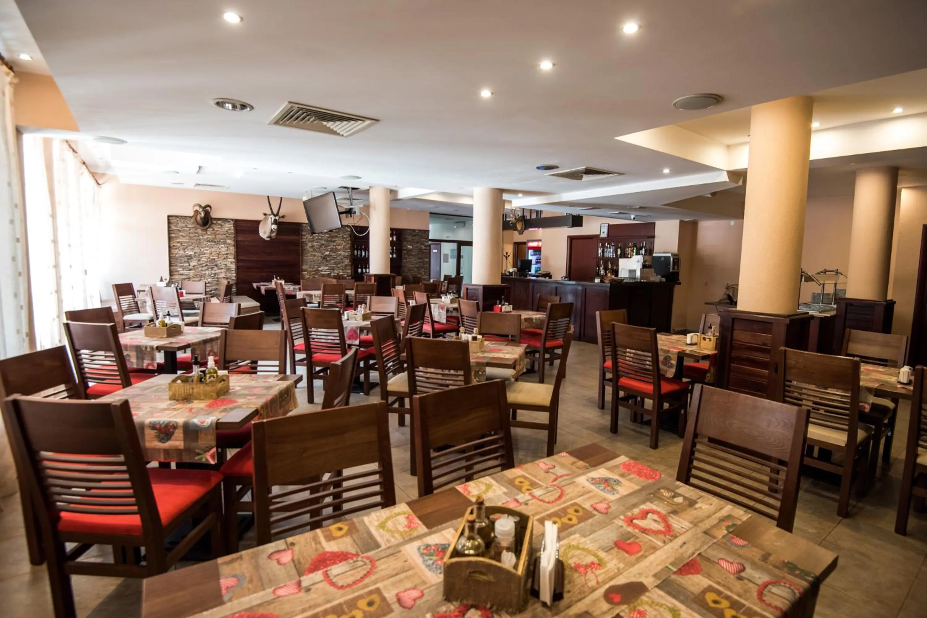 Restaurant/places to eat in Apart Hotel Orbilux
