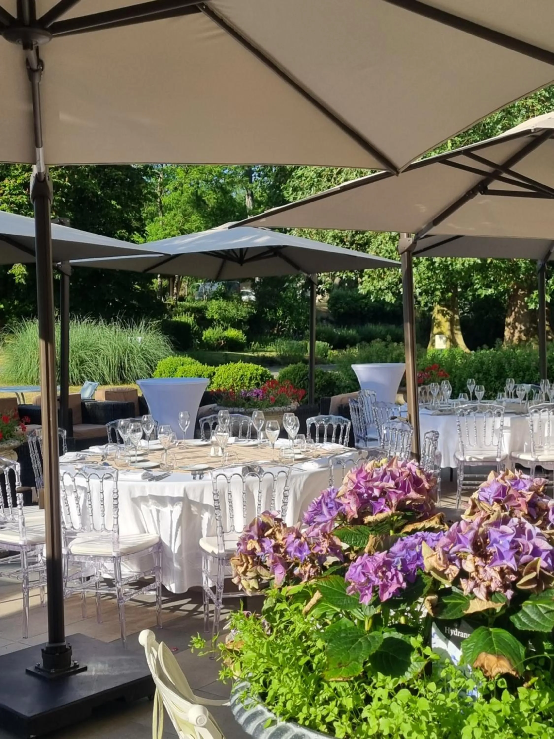 Restaurant/places to eat in Chateau De Fere