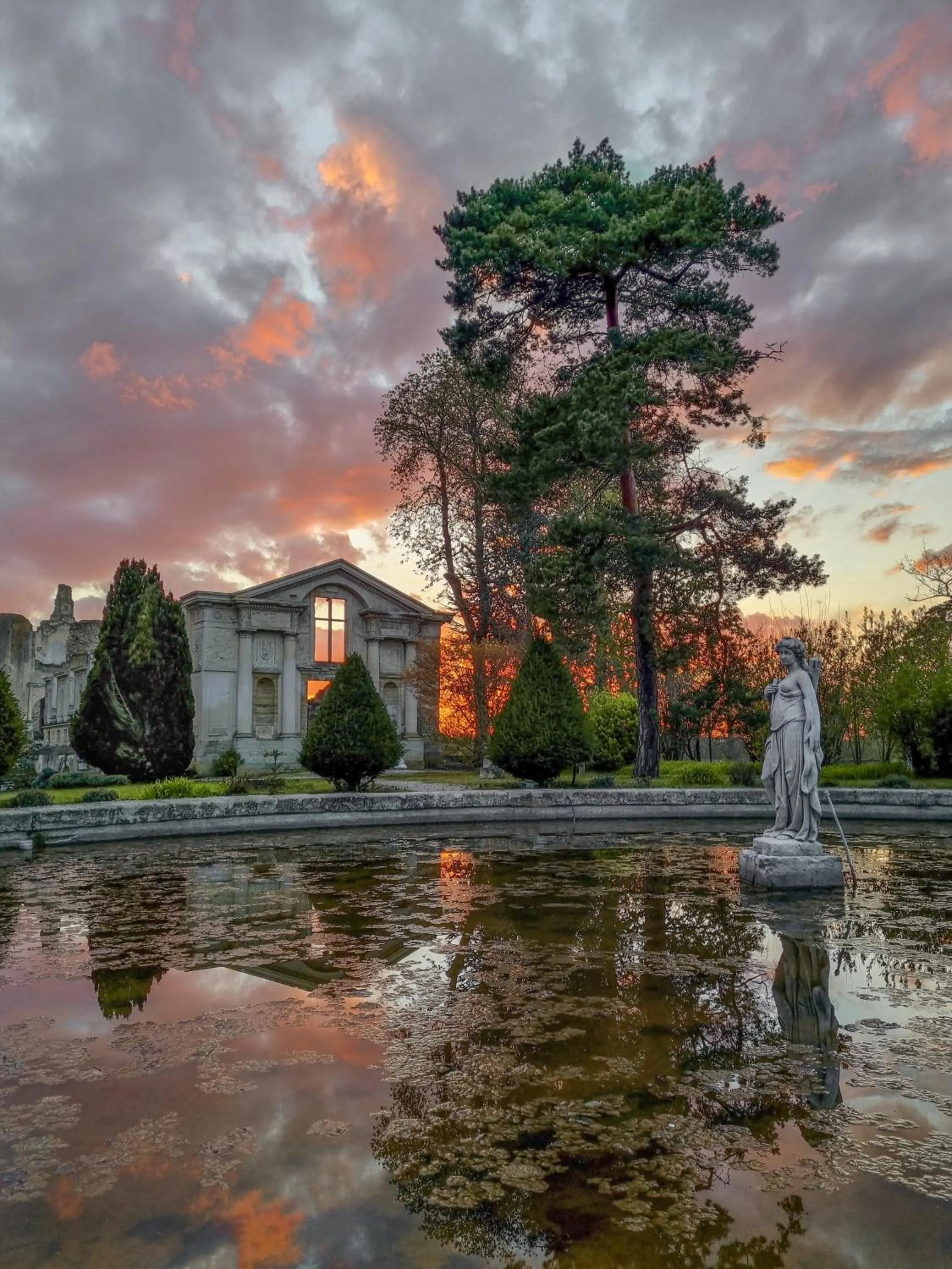 Property building in Chateau De Fere