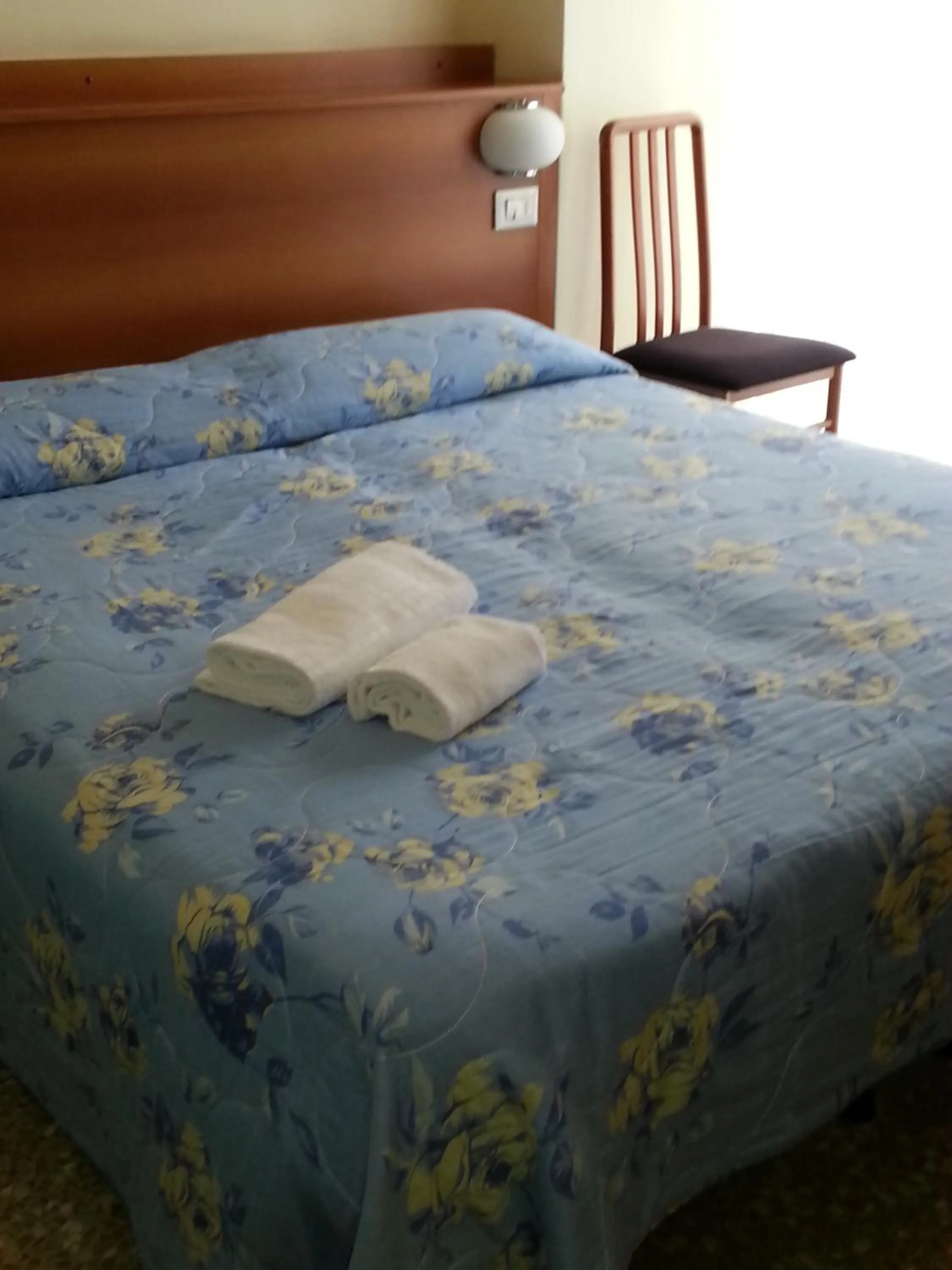 Bed in Hotel Lombardia