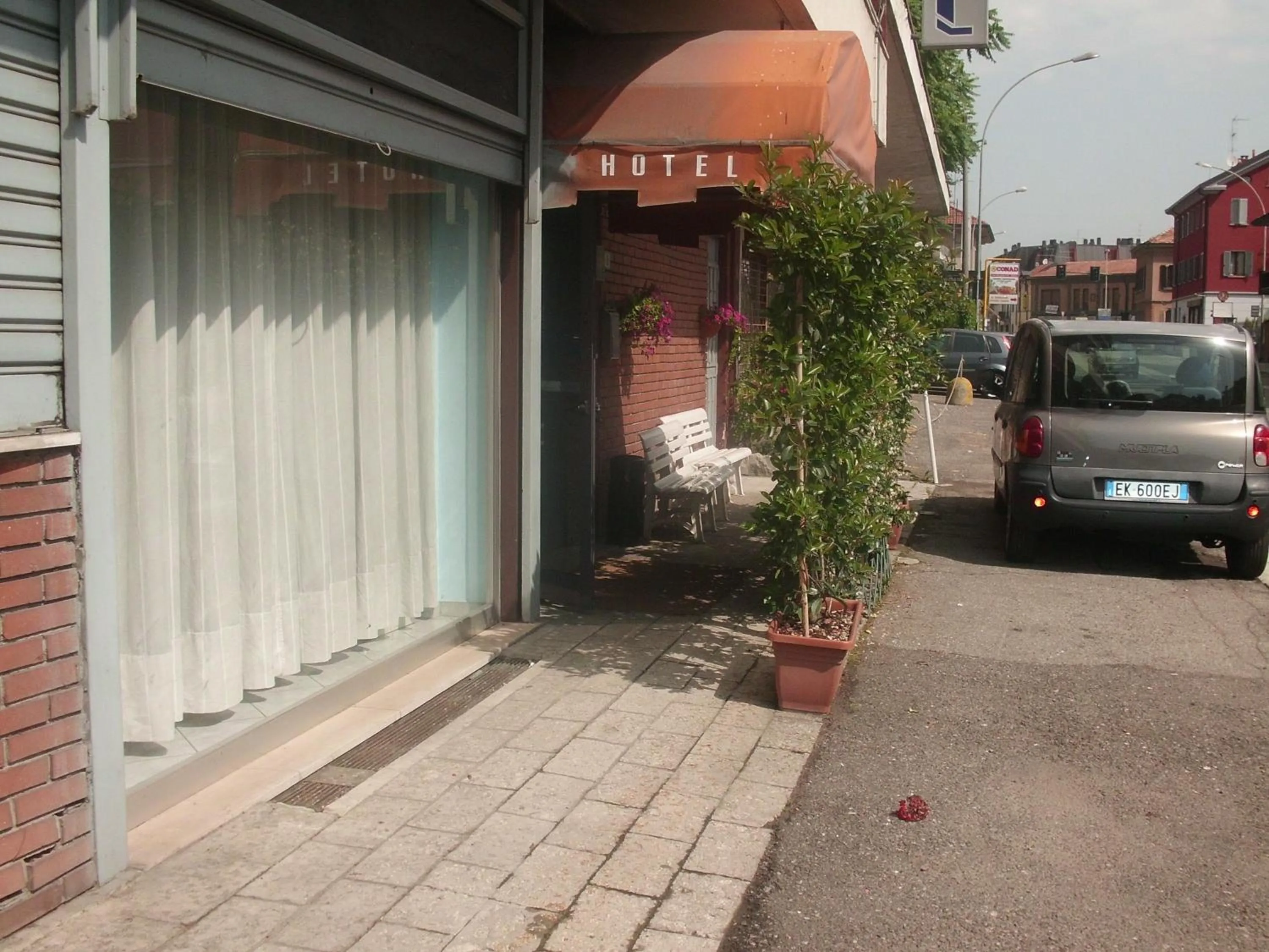 Facade/entrance in Hotel Lombardia