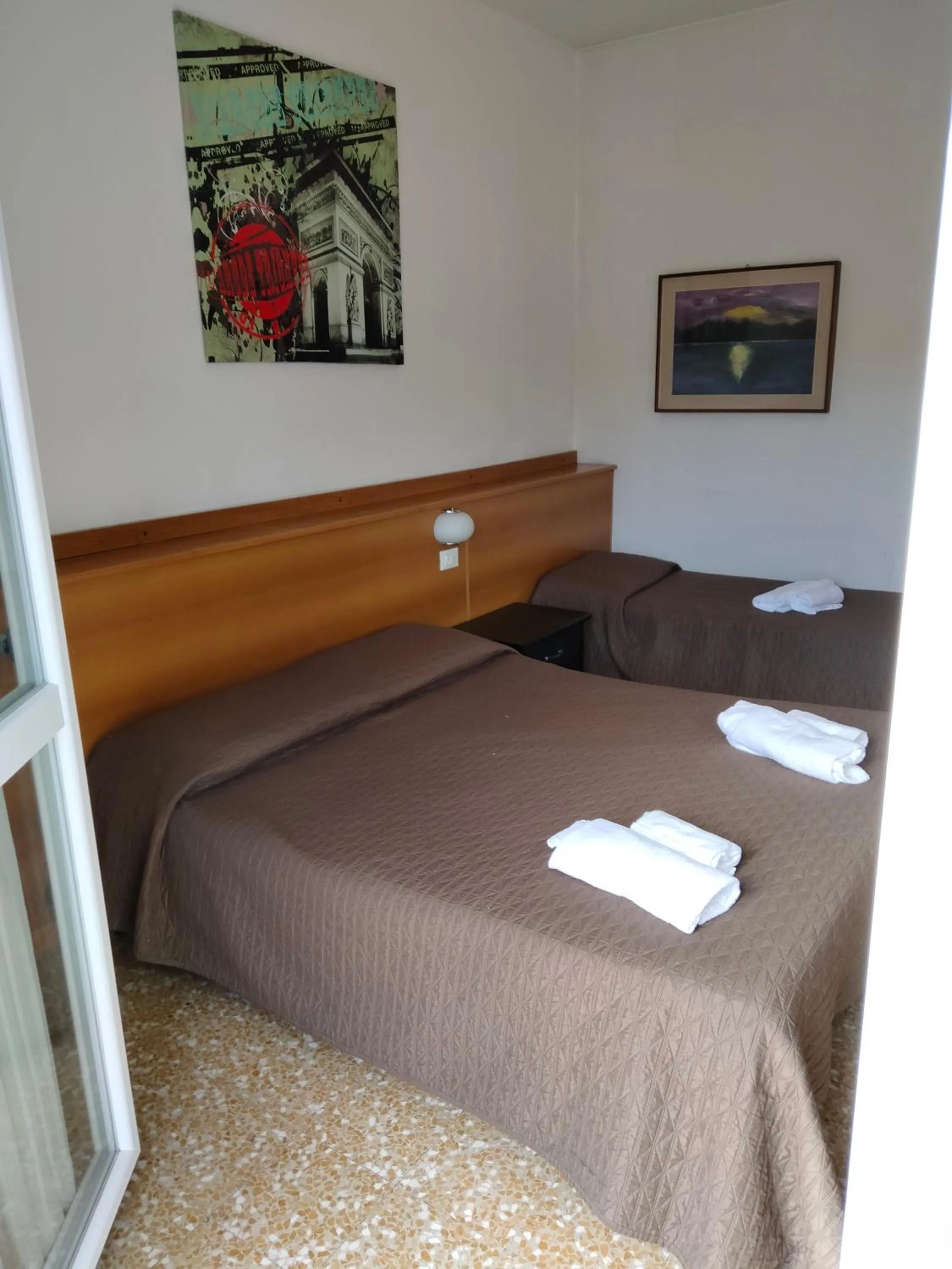 Bed in Hotel Lombardia