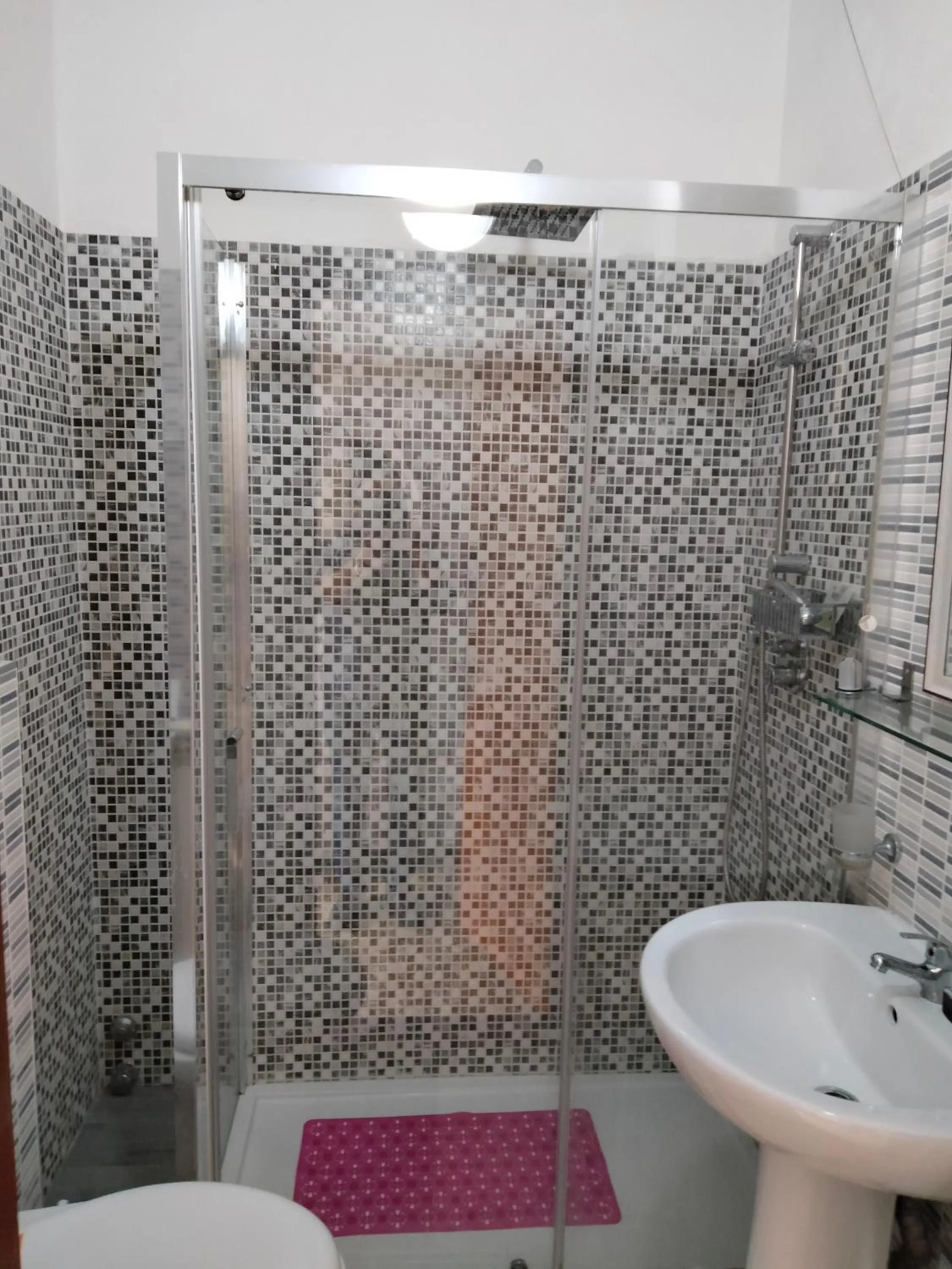 Bathroom in Hotel Lombardia