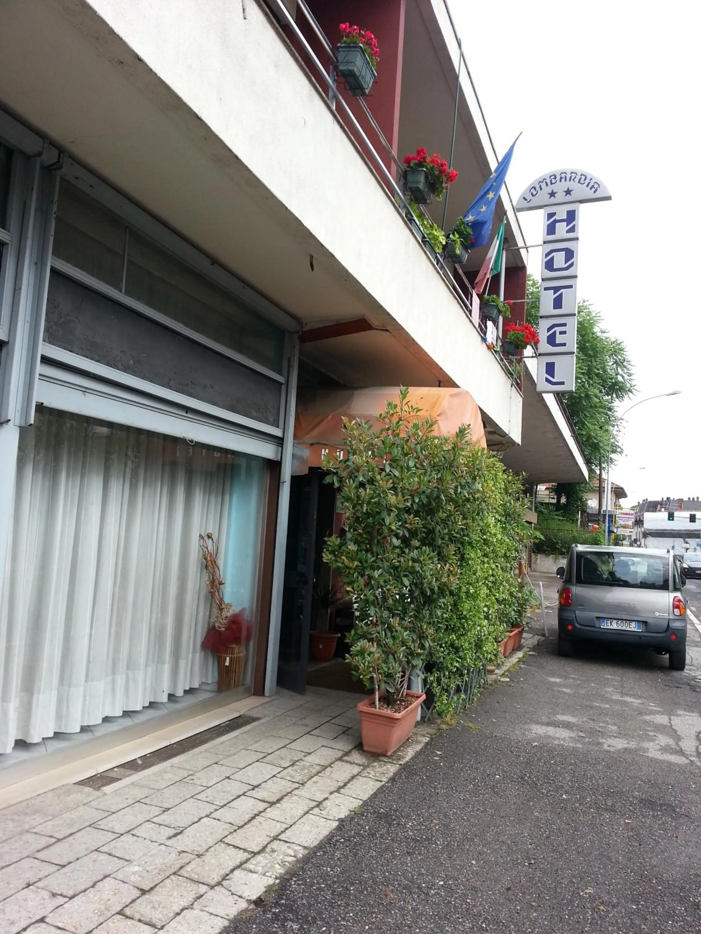 Facade/entrance in Hotel Lombardia