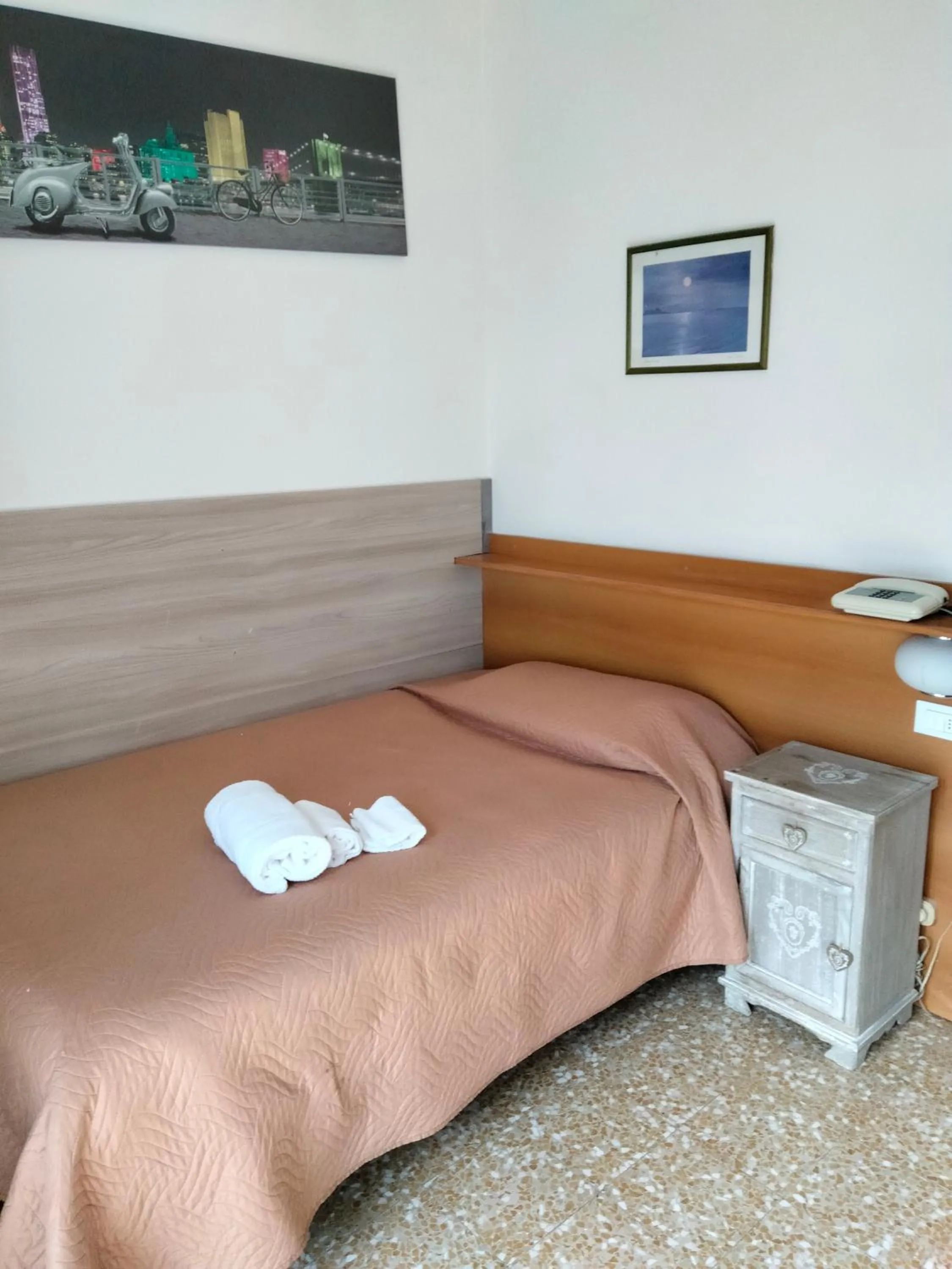 Bed in Hotel Lombardia