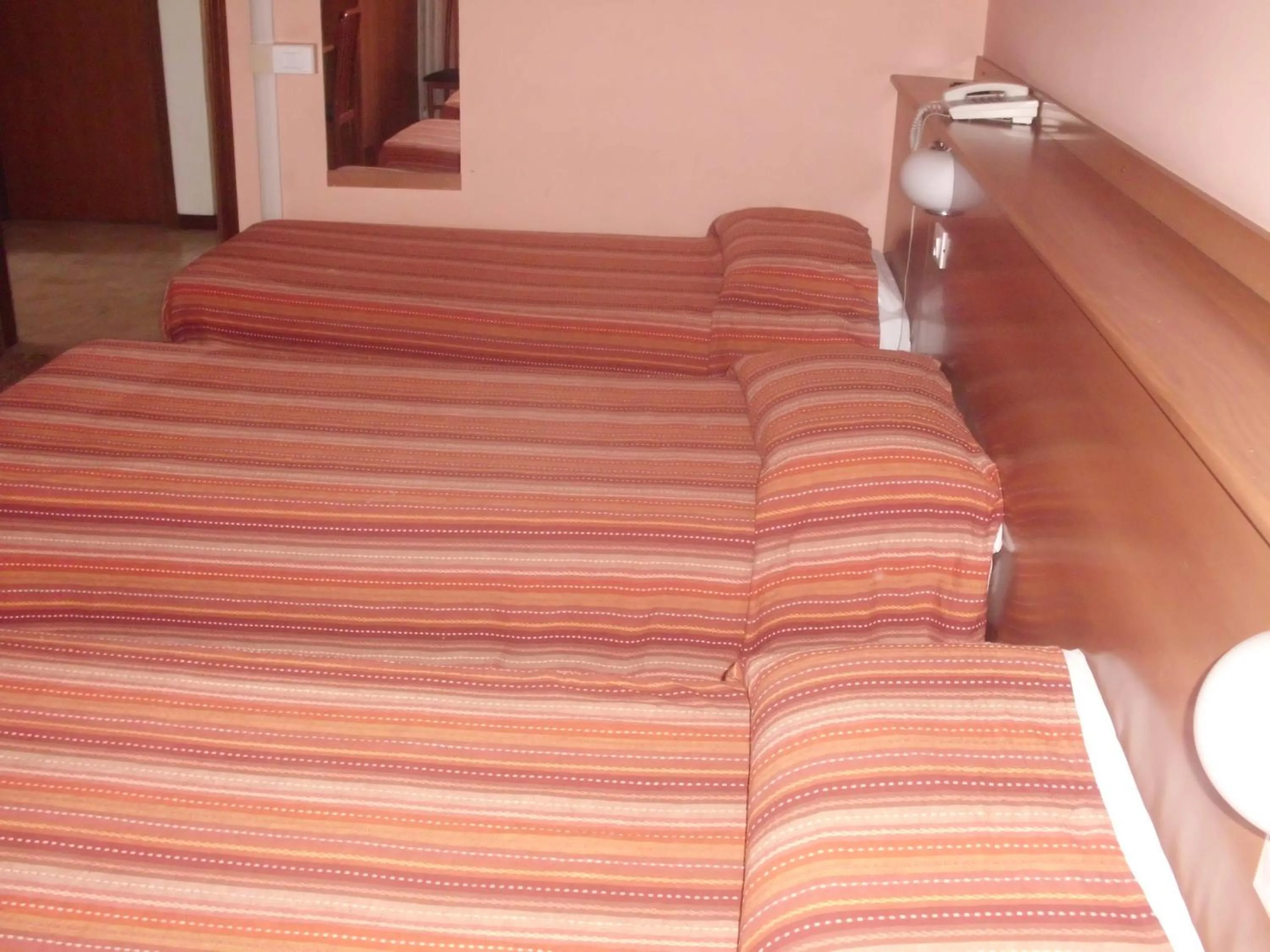 Bed in Hotel Lombardia