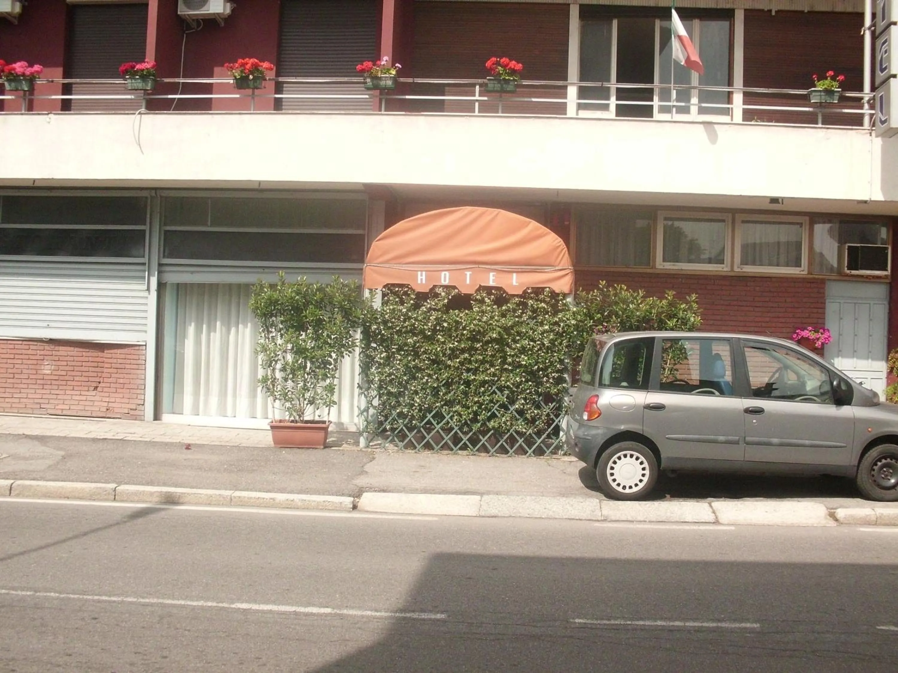 Facade/entrance in Hotel Lombardia