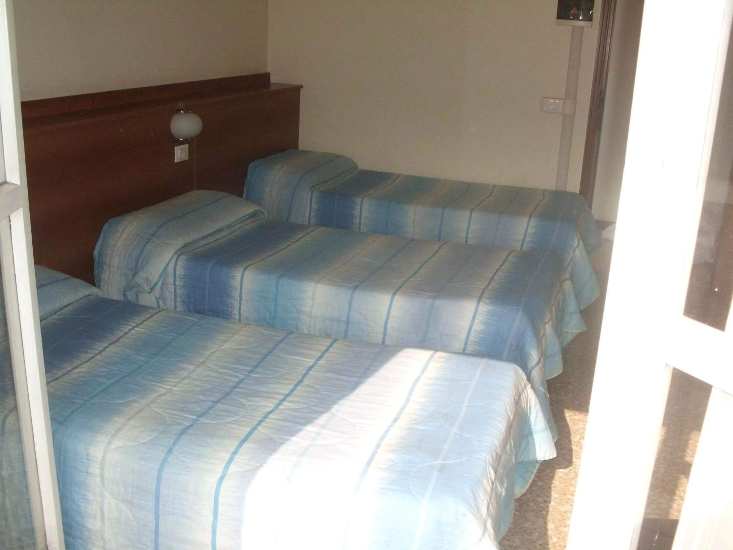 Bed in Hotel Lombardia