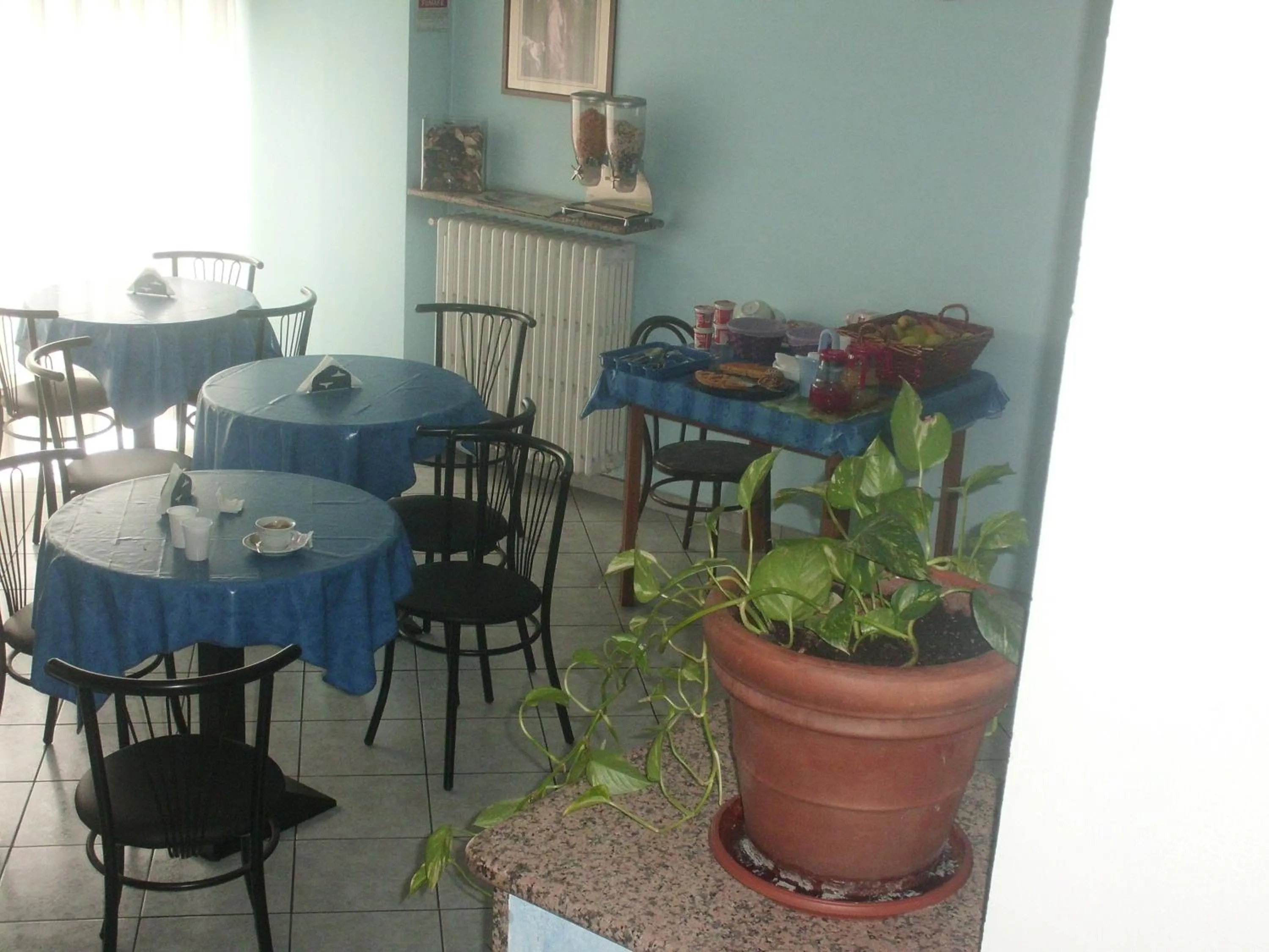 Restaurant/places to eat in Hotel Lombardia