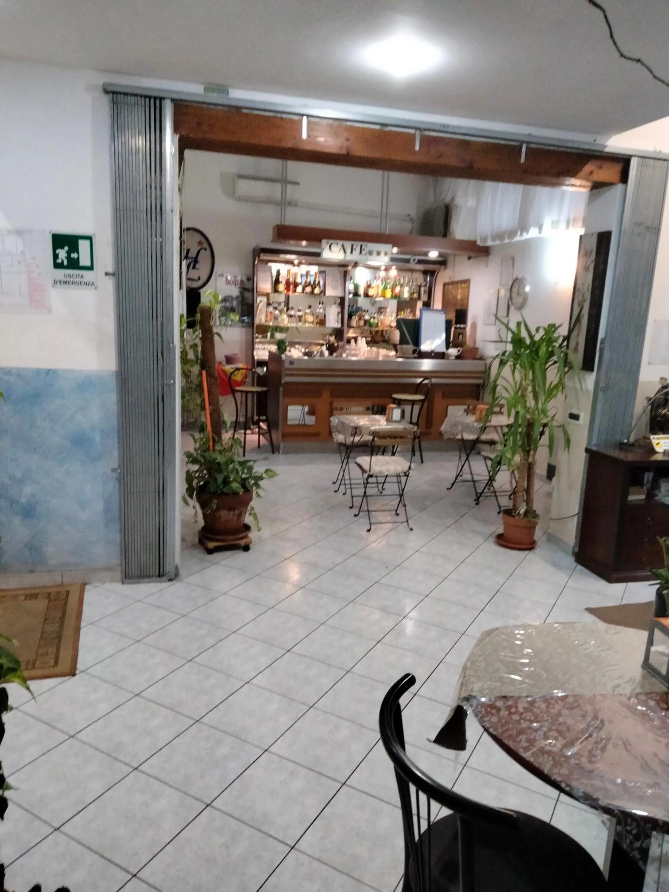 Restaurant/places to eat in Hotel Lombardia