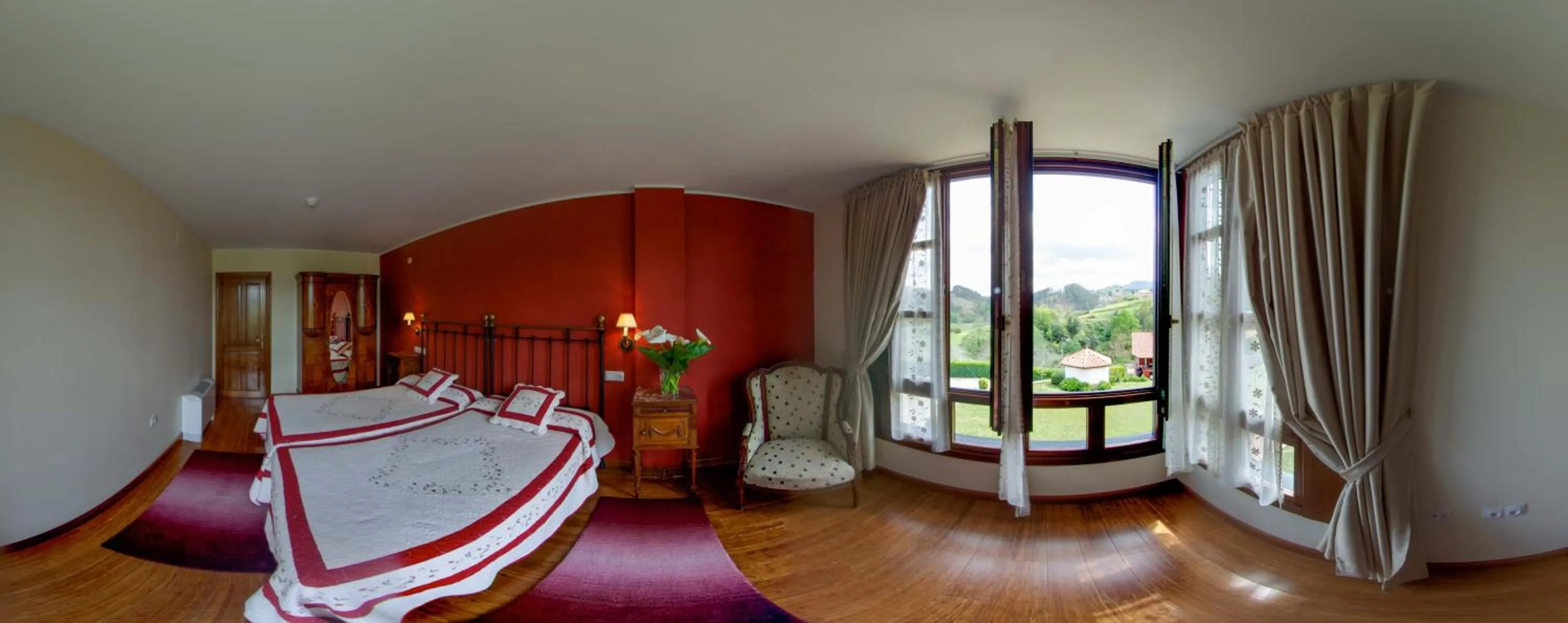 Photo of the whole room, Bed in La Casona de la Roza