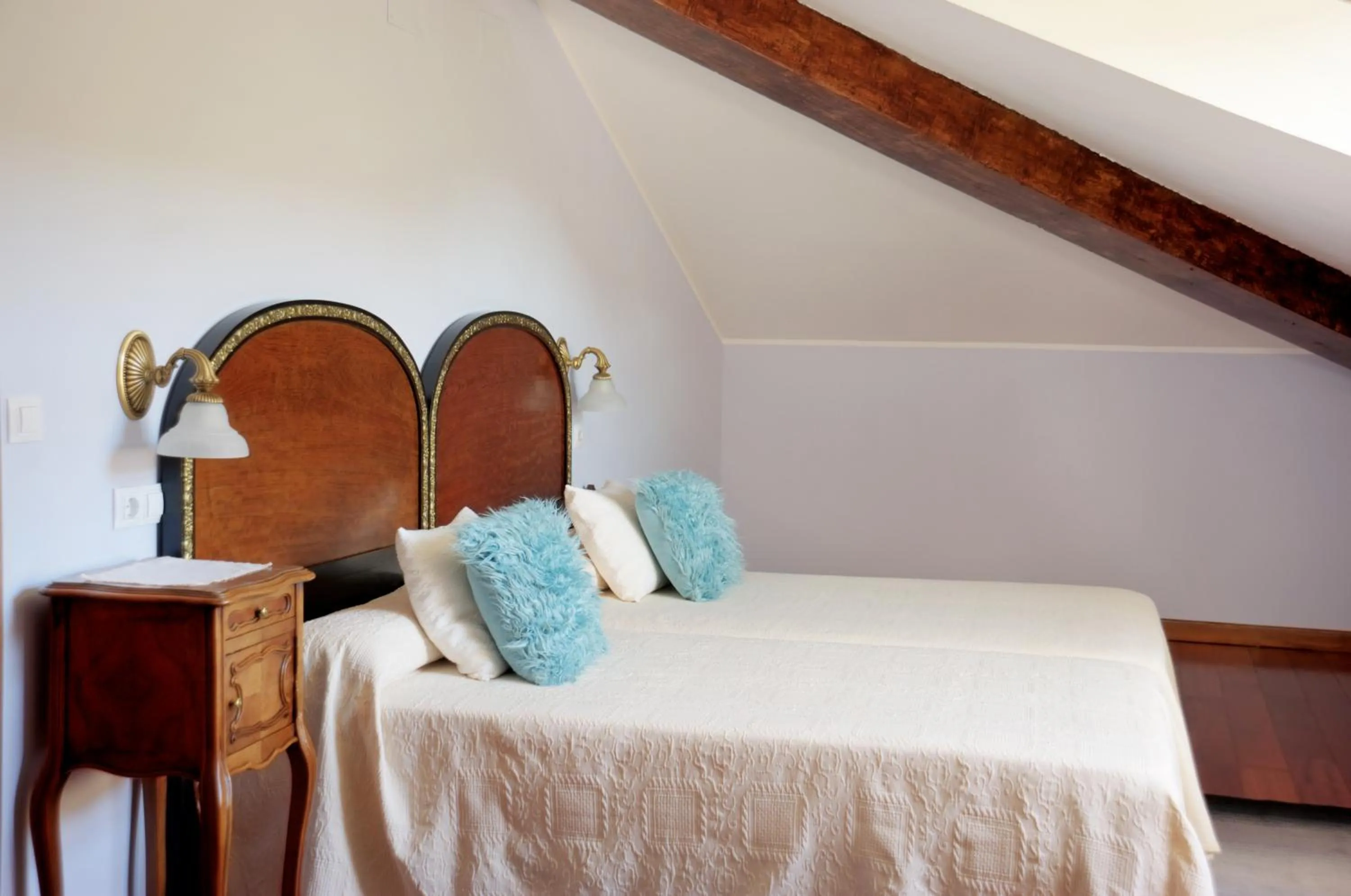 Photo of the whole room, Bed in La Casona de la Roza