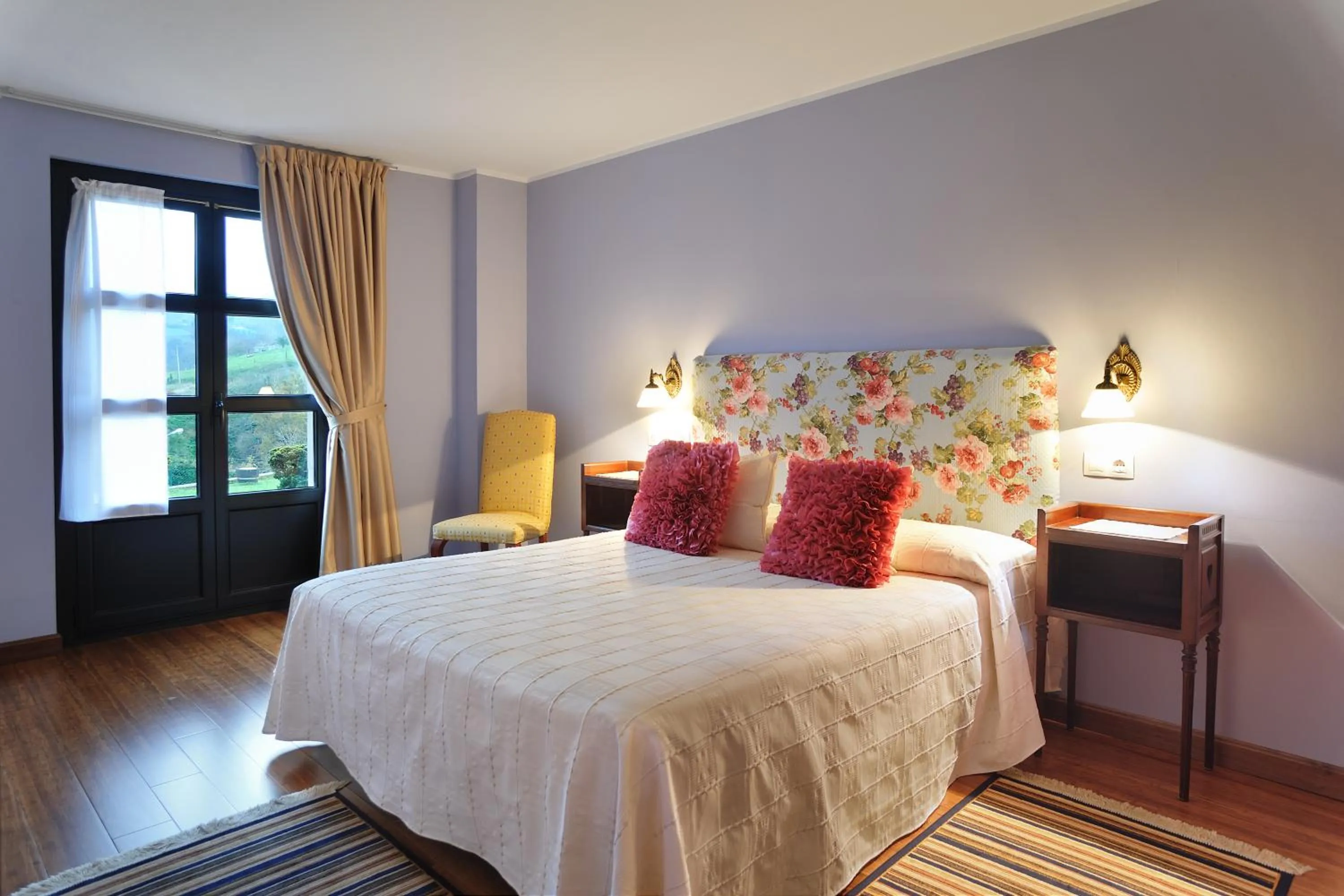 Photo of the whole room, Bed in La Casona de la Roza