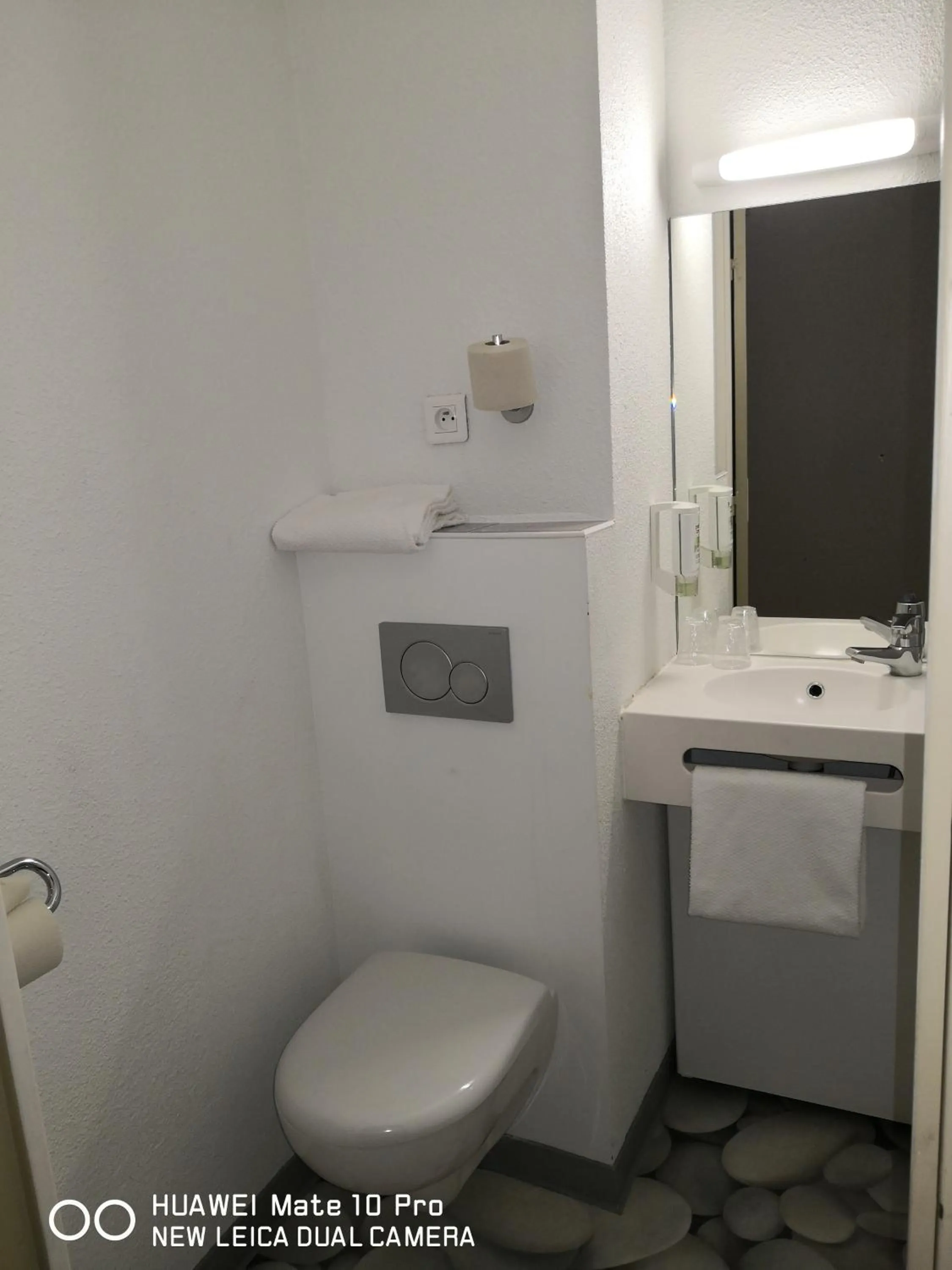 Shower in Ibis Budget Cergy St Christophe