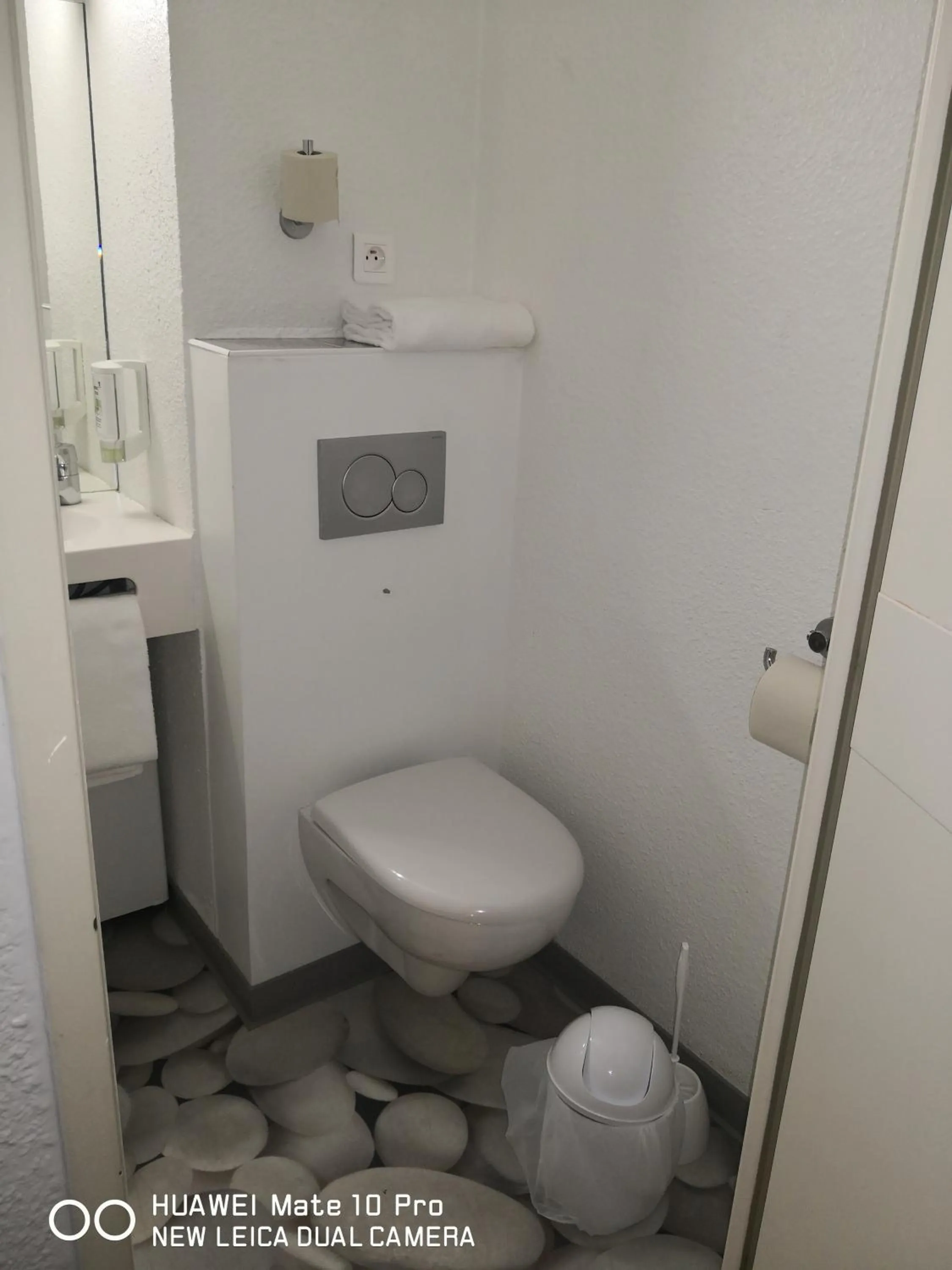 Shower in Ibis Budget Cergy St Christophe