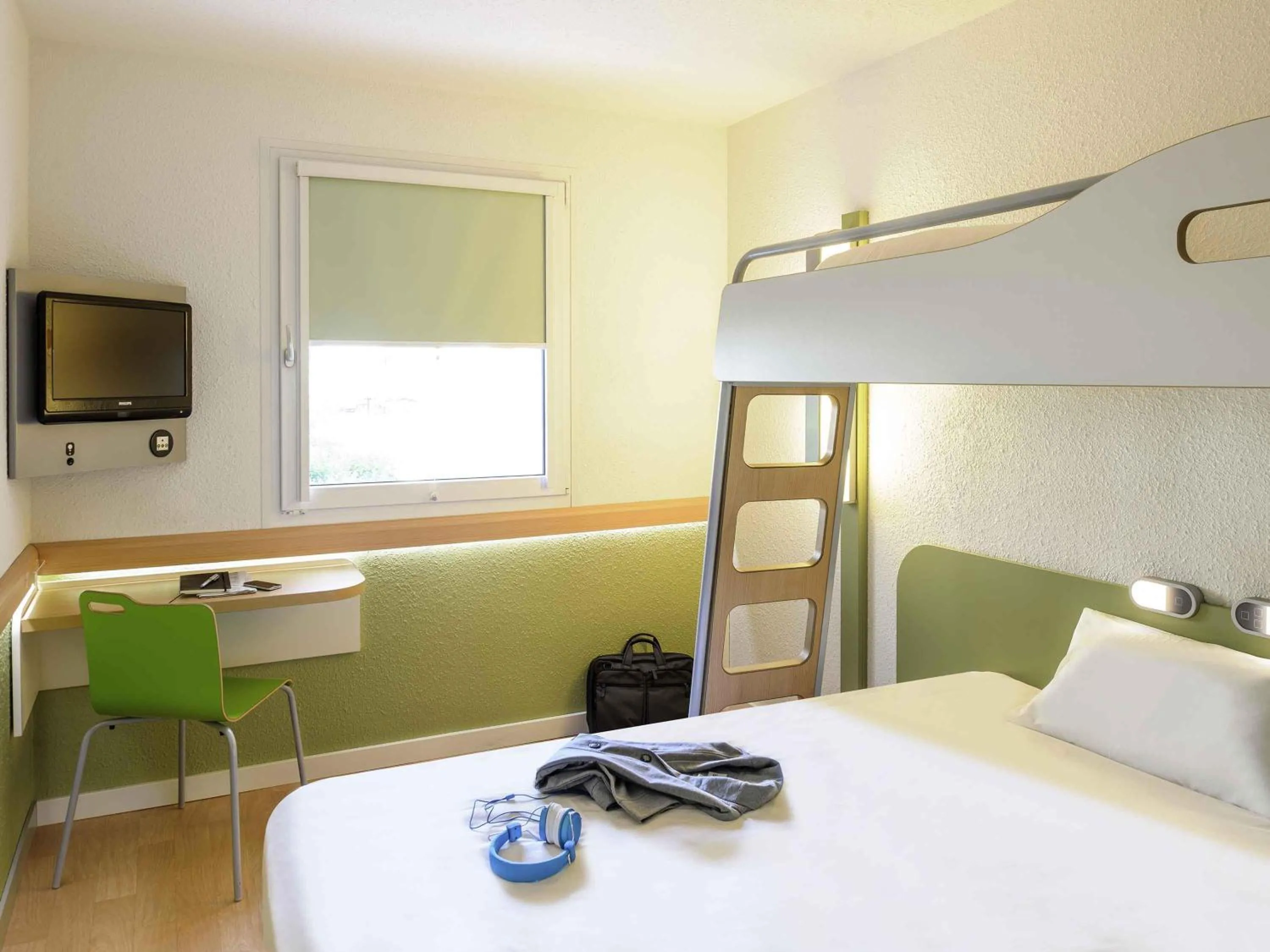 Bedroom, Bed in Ibis Budget Cergy St Christophe