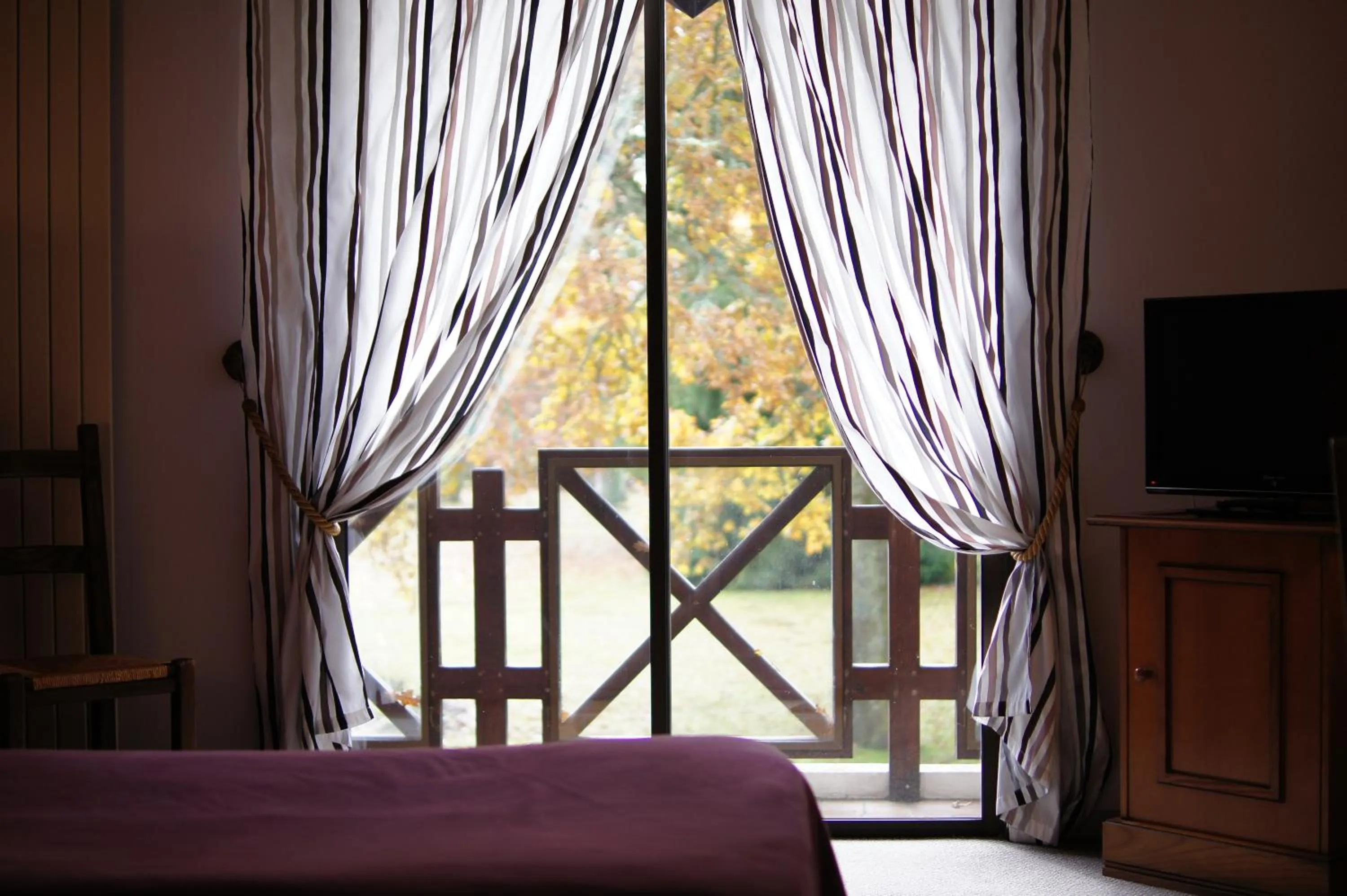 Decorative detail, Bed in Auberge des Pins - Teritoria