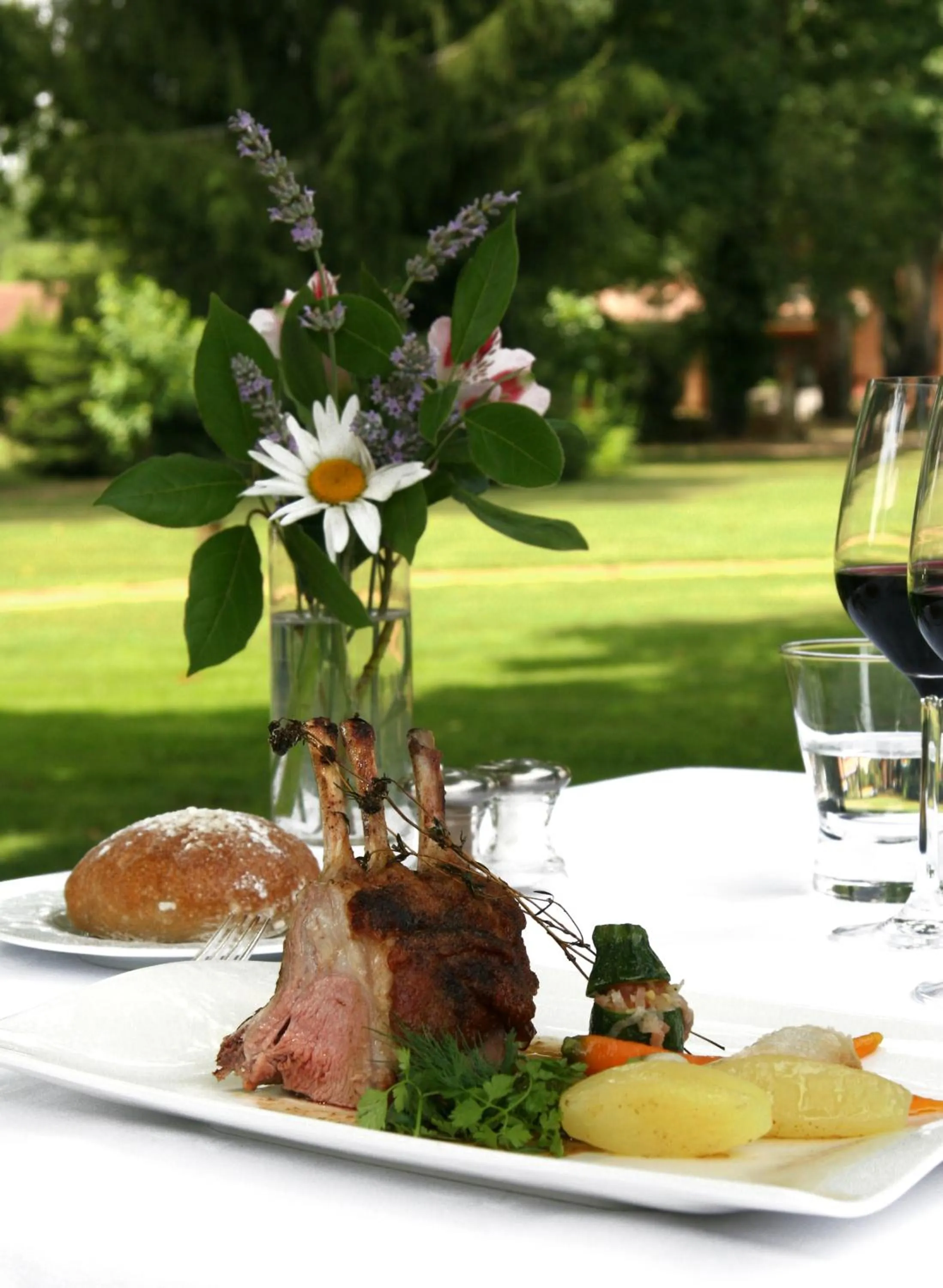 Restaurant/places to eat in Auberge des Pins - Teritoria