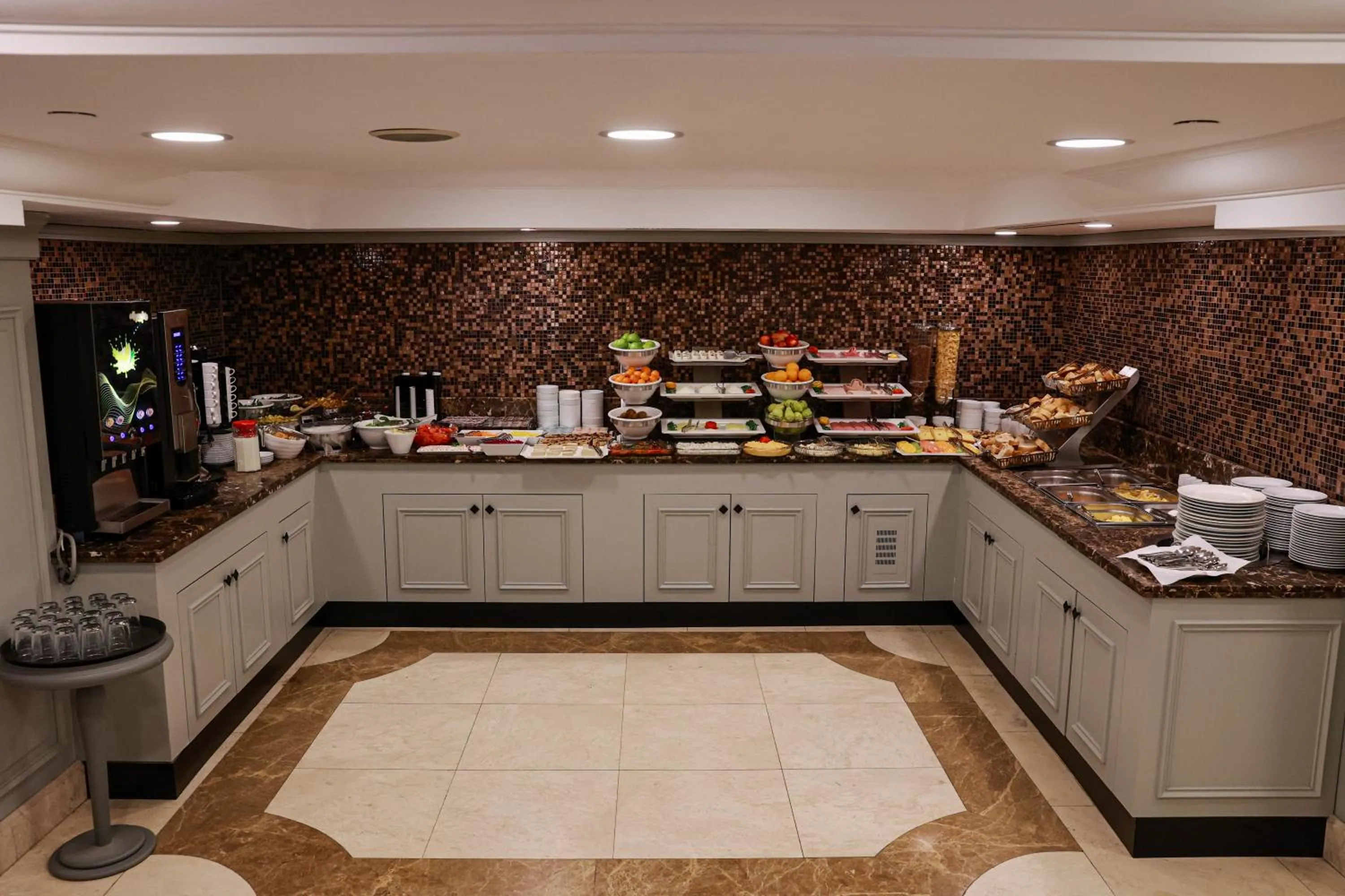 Food and drinks in Nova Plaza Park Hotel