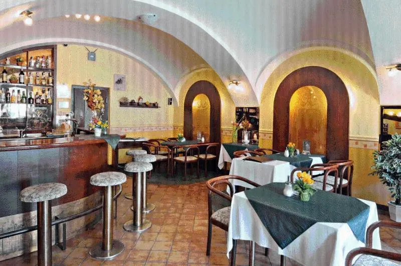 Restaurant/places to eat in GARNI -Hotel Barbakan