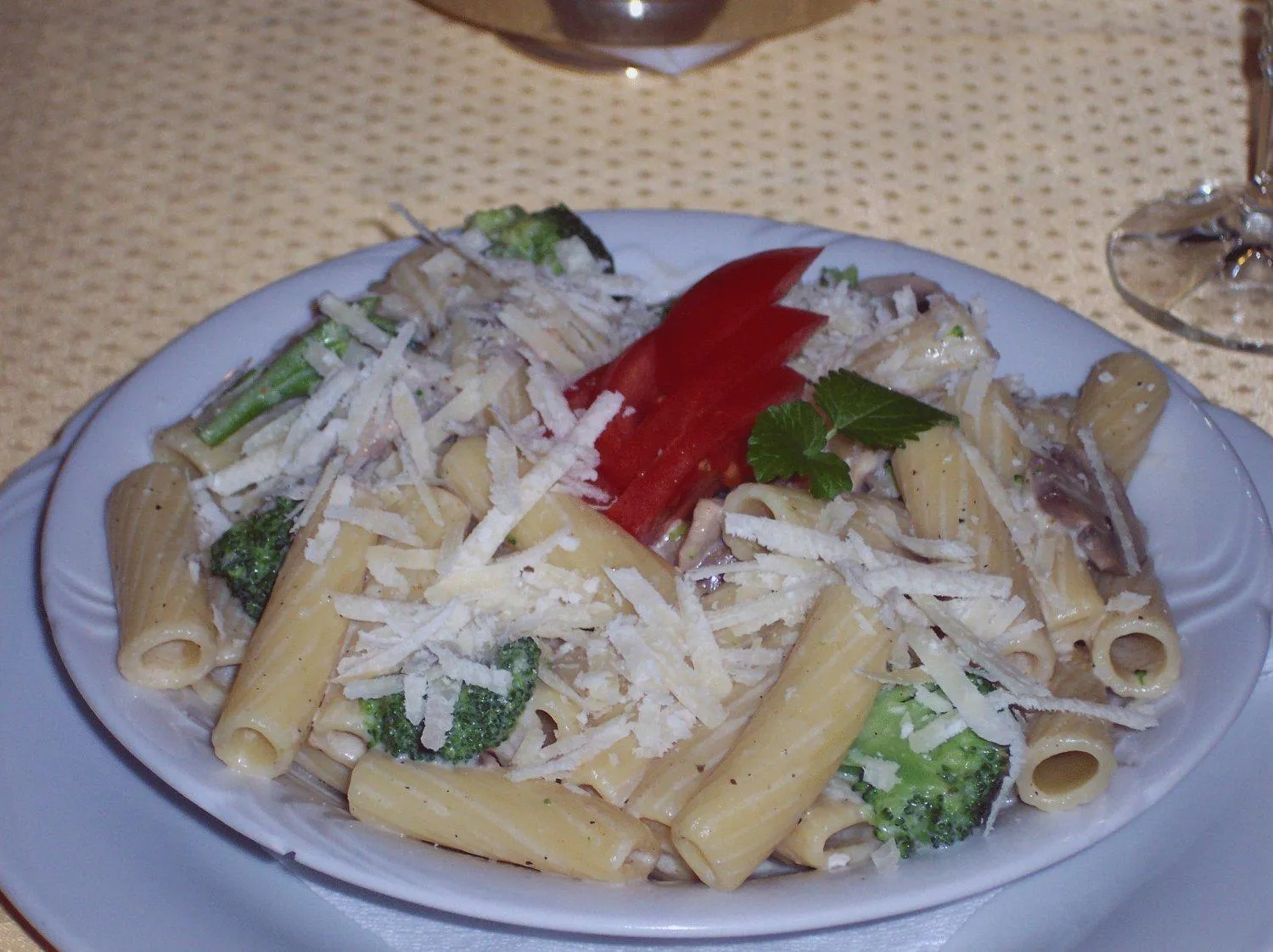 Food and drinks in GARNI -Hotel Barbakan