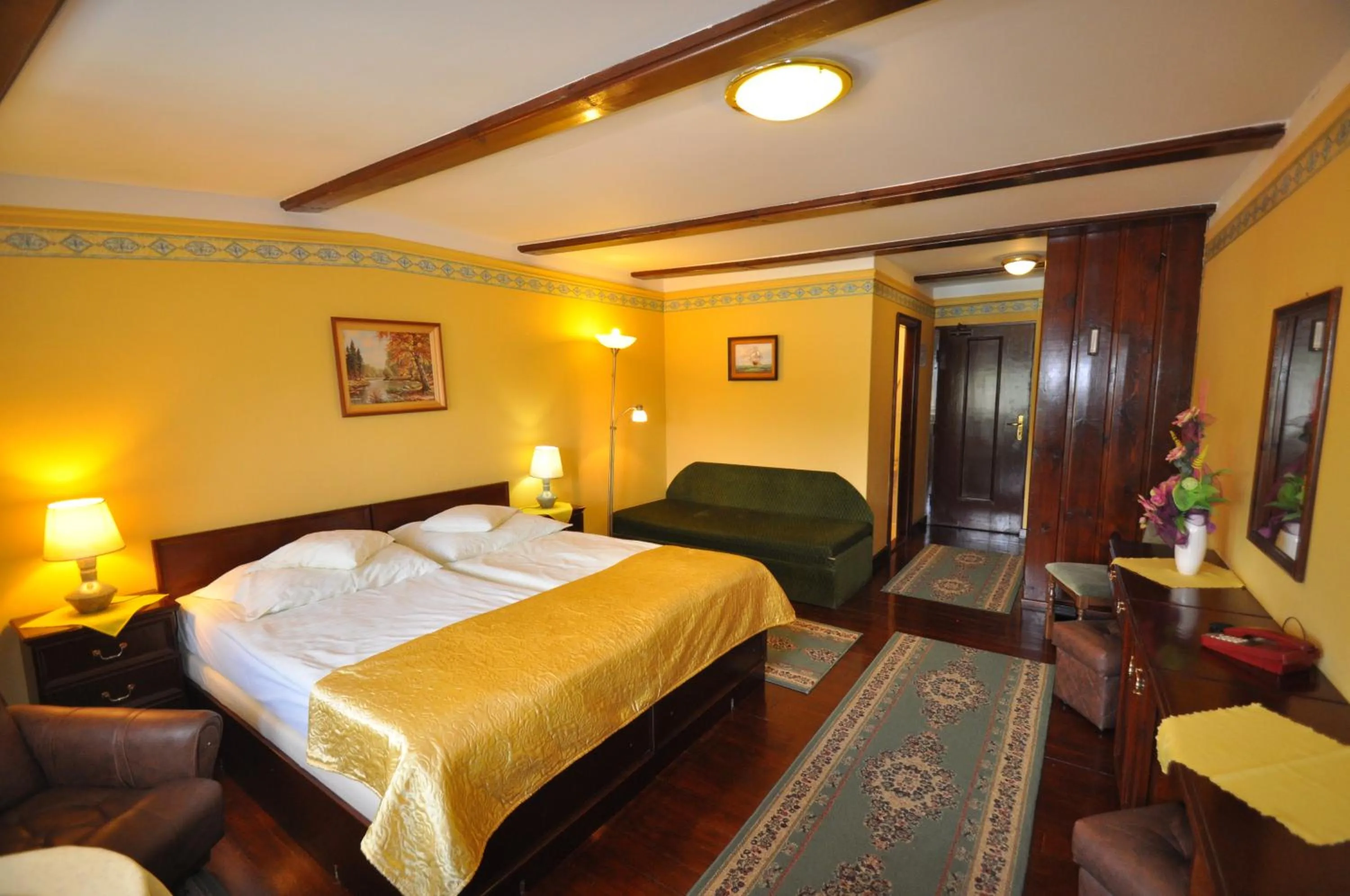 Photo of the whole room, Bed in GARNI -Hotel Barbakan