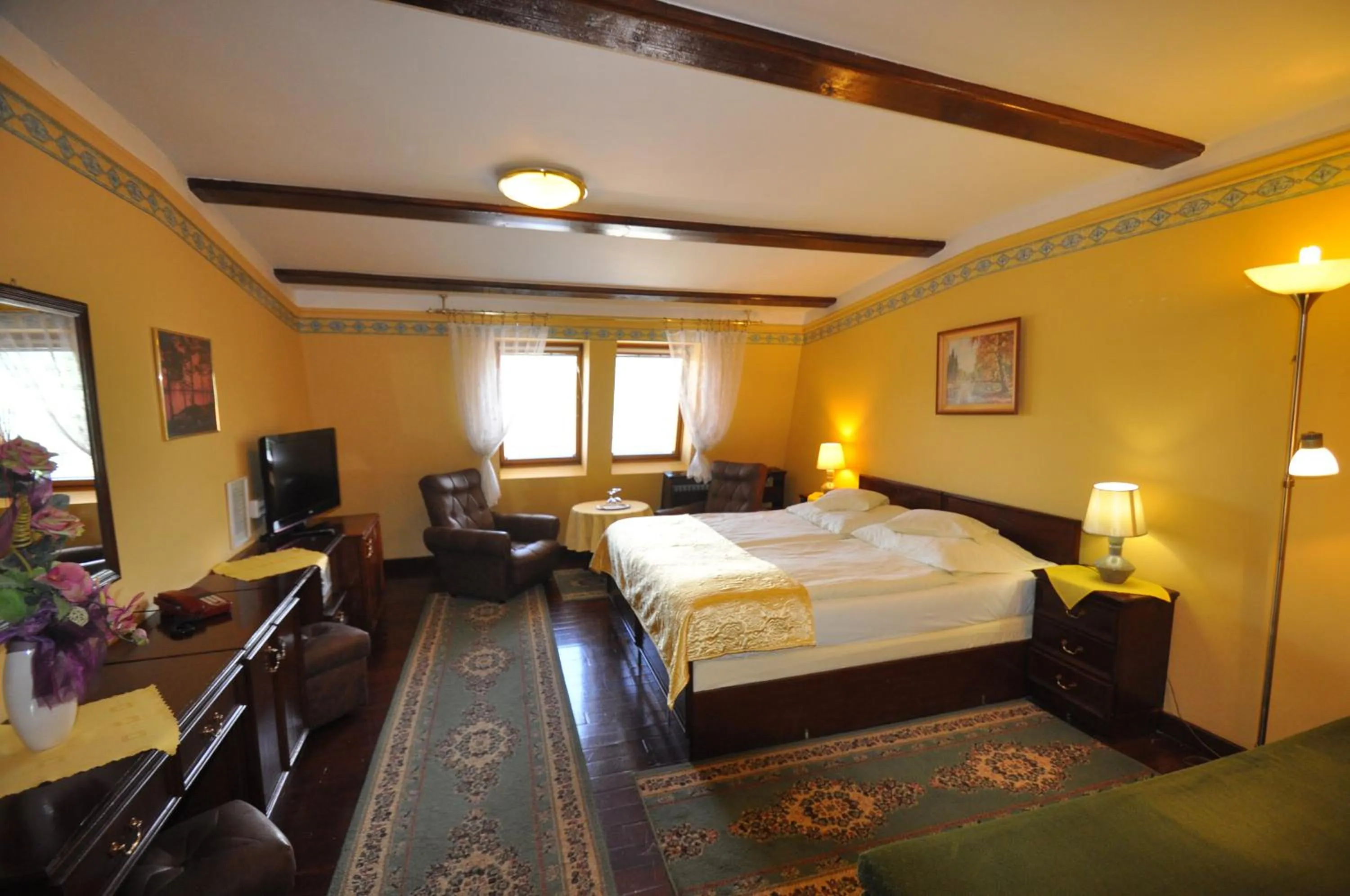 Day, Bed in GARNI -Hotel Barbakan