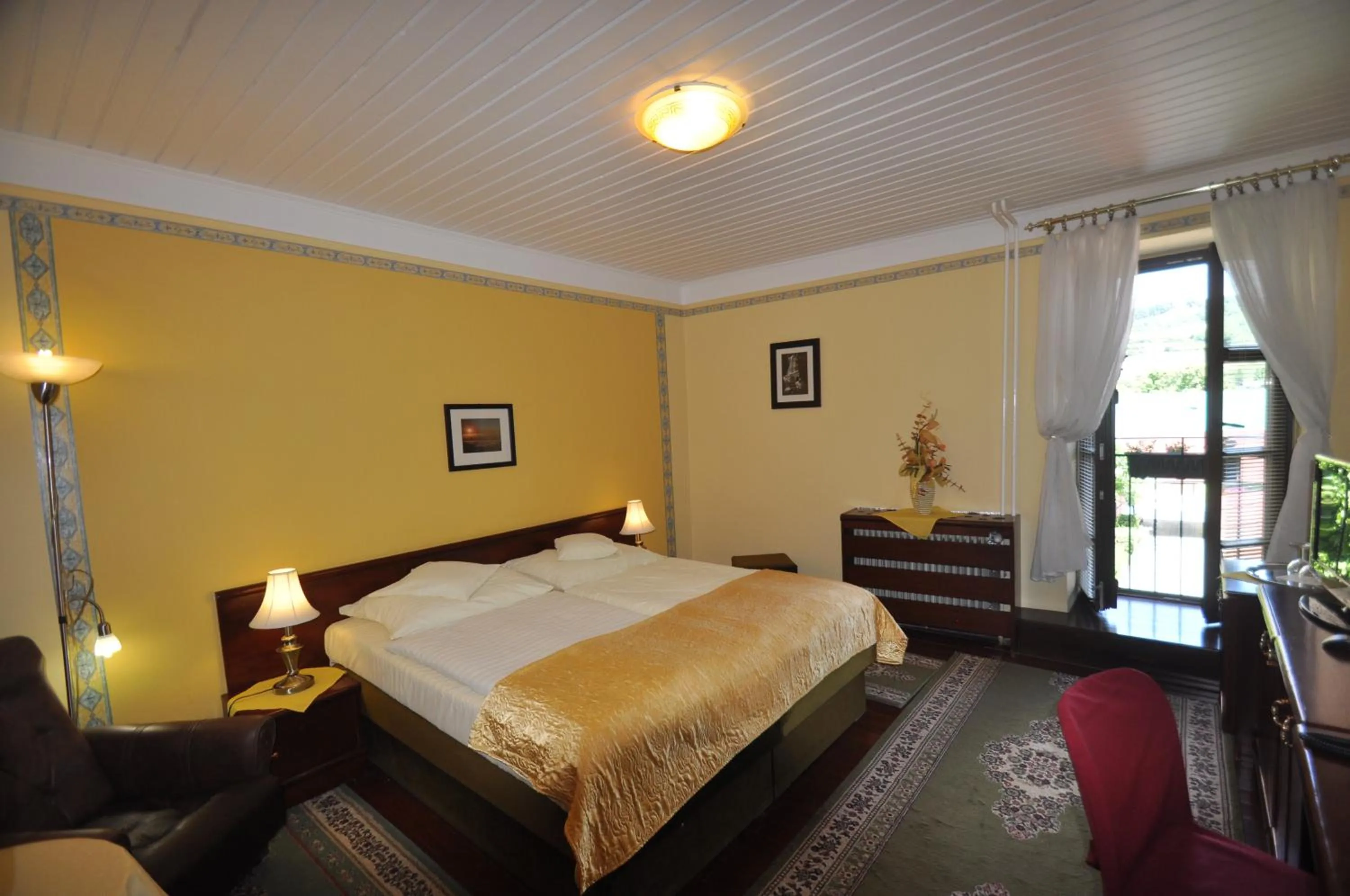 Day, Bed in GARNI -Hotel Barbakan