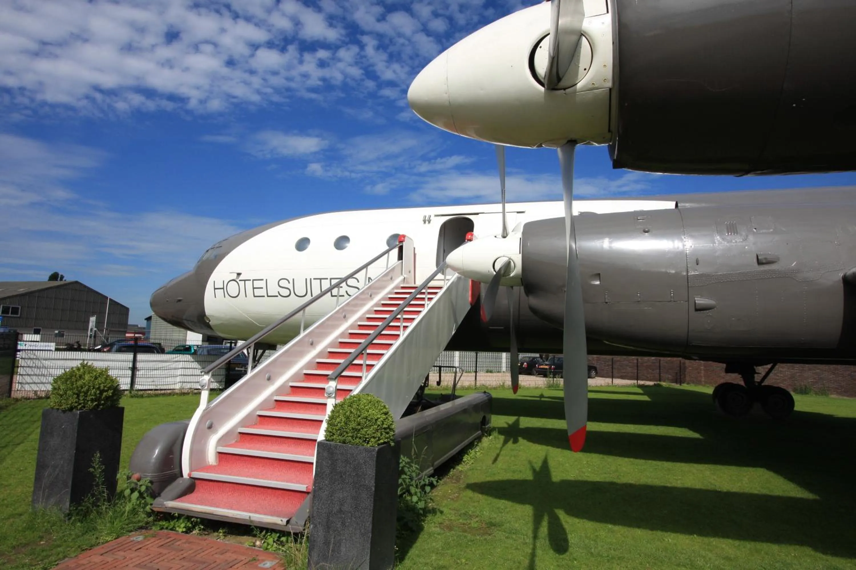 Facade/entrance in Vliegtuigsuite Teuge