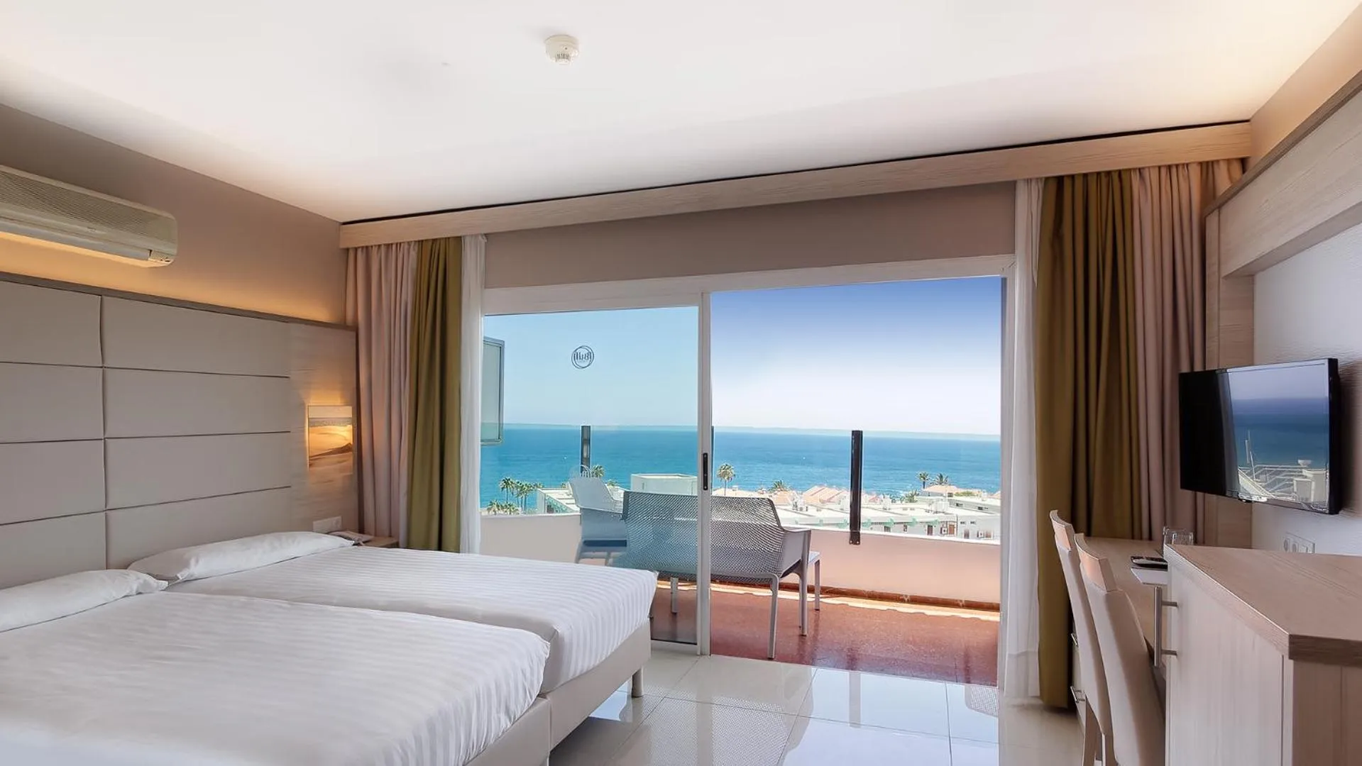 Bedroom, Bed in Bull Escorial & SPA