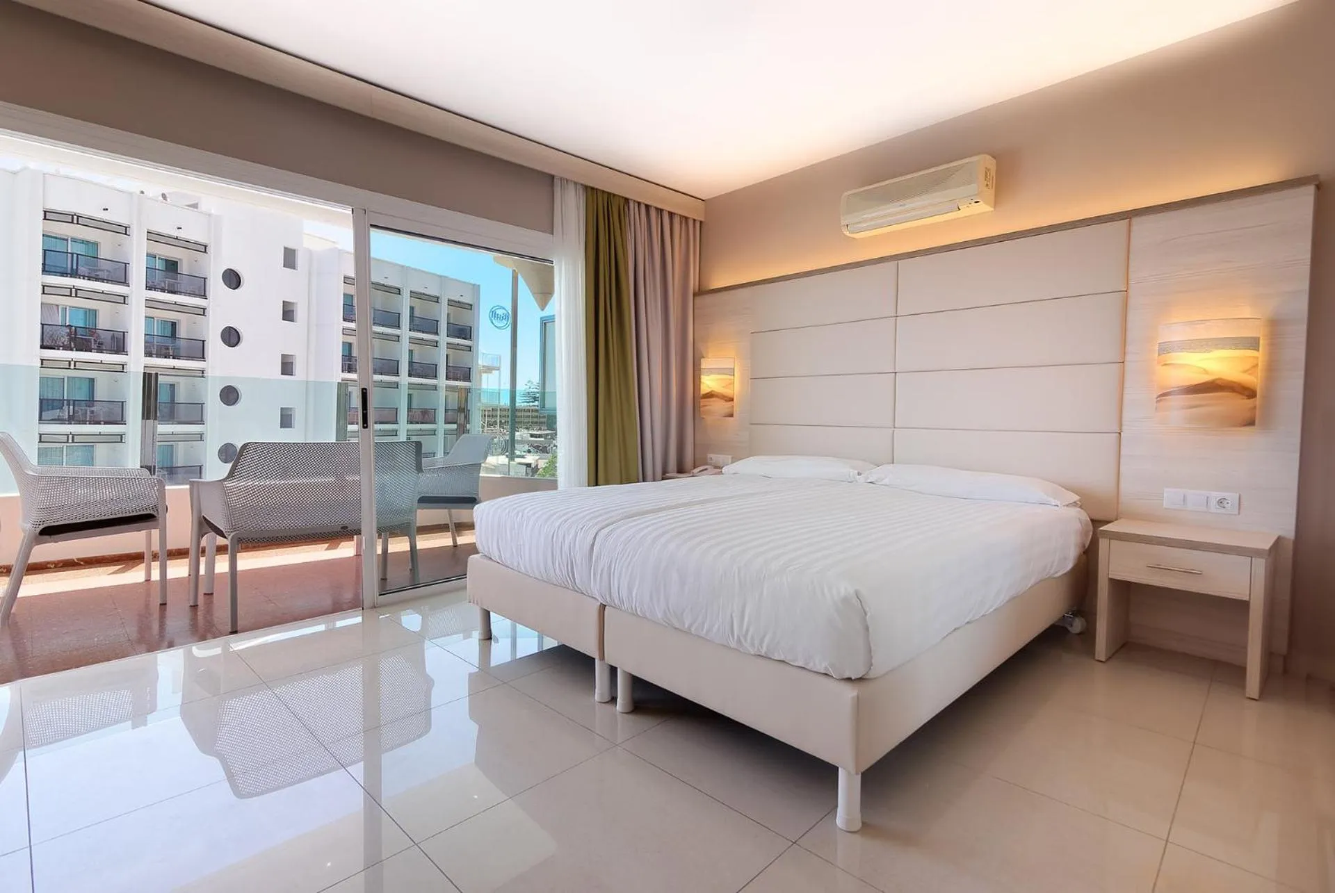 Bed in Bull Escorial & SPA