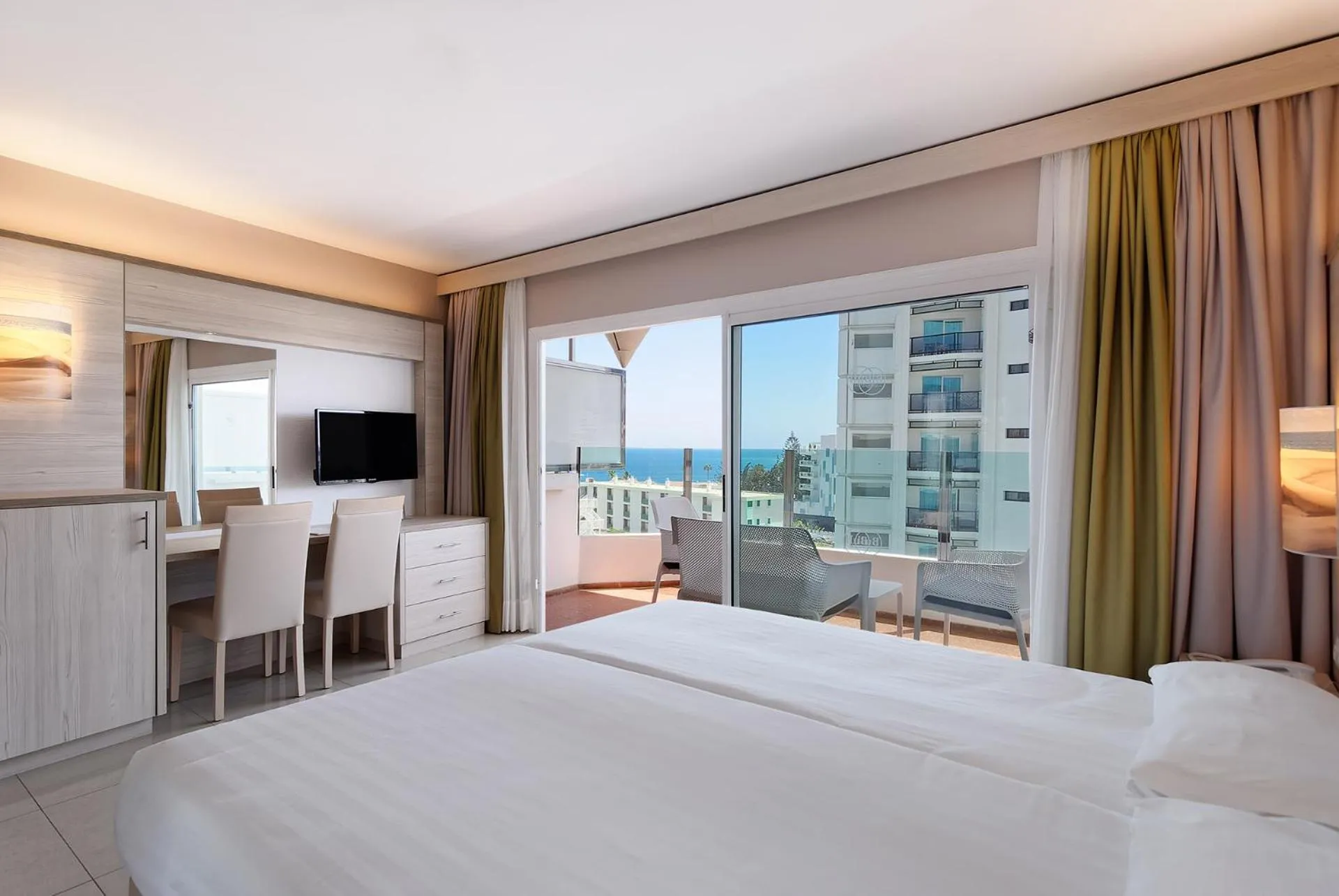 Bedroom, Bed in Bull Escorial & SPA