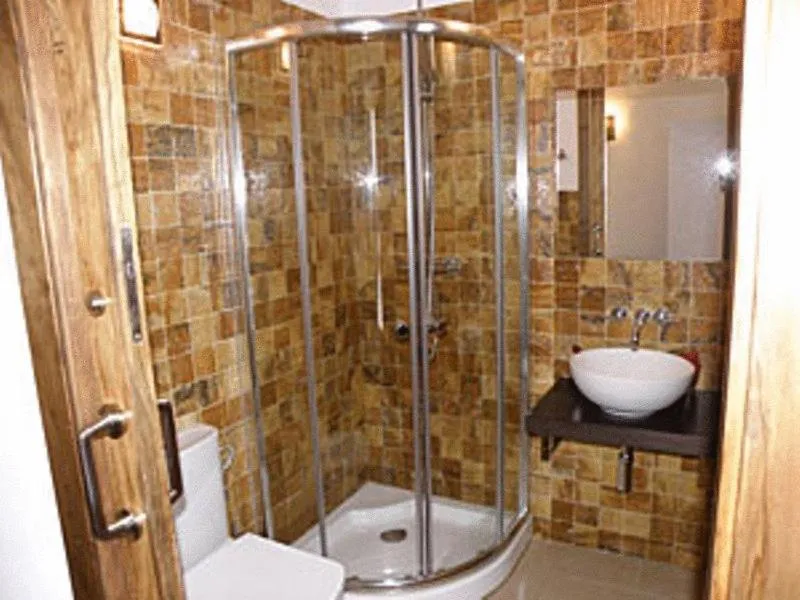 Bathroom in Hostal Extramuros