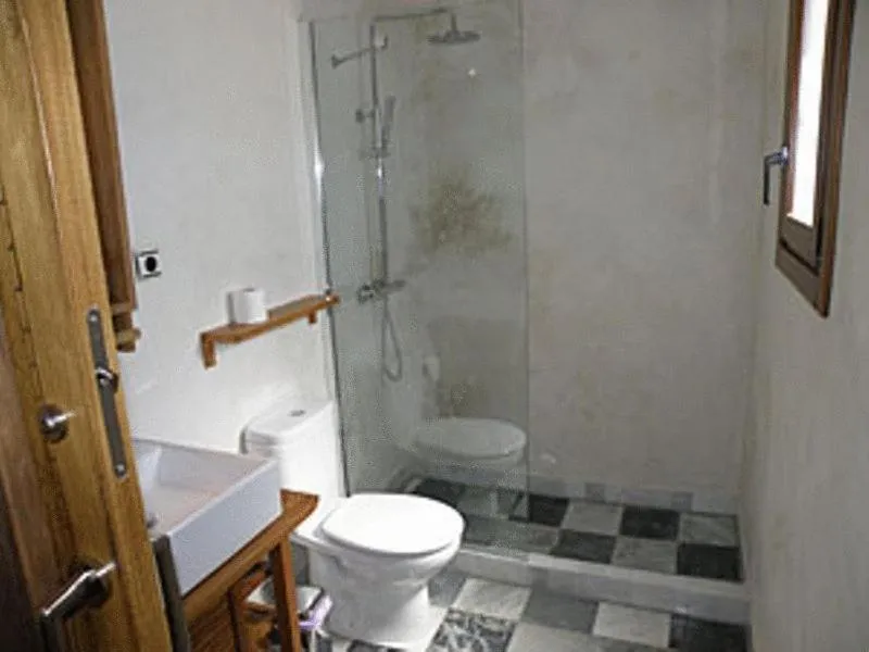 Bathroom in Hostal Extramuros