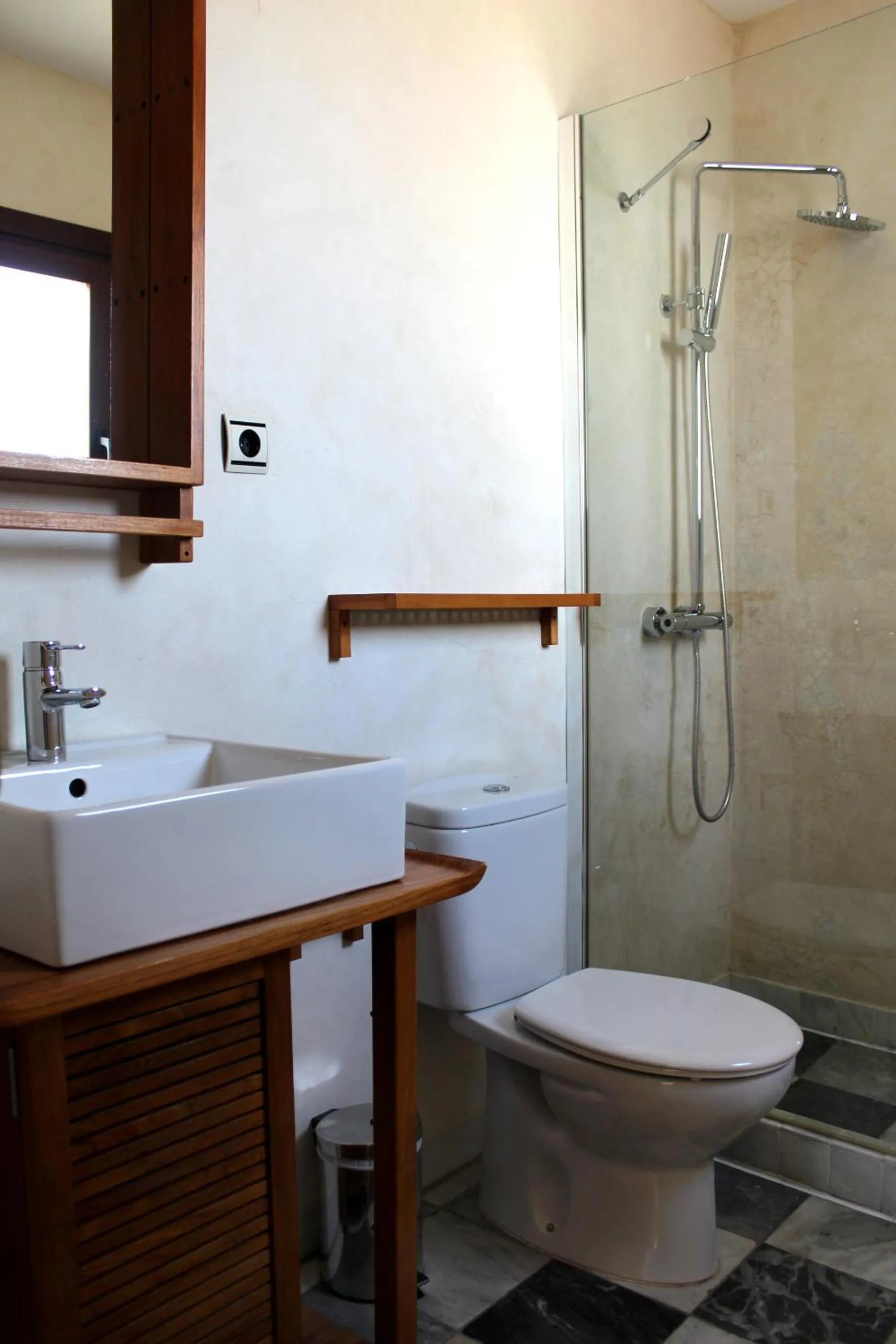 Bathroom in Hostal Extramuros
