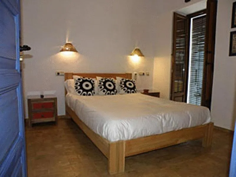 Photo of the whole room, Bed in Hostal Extramuros