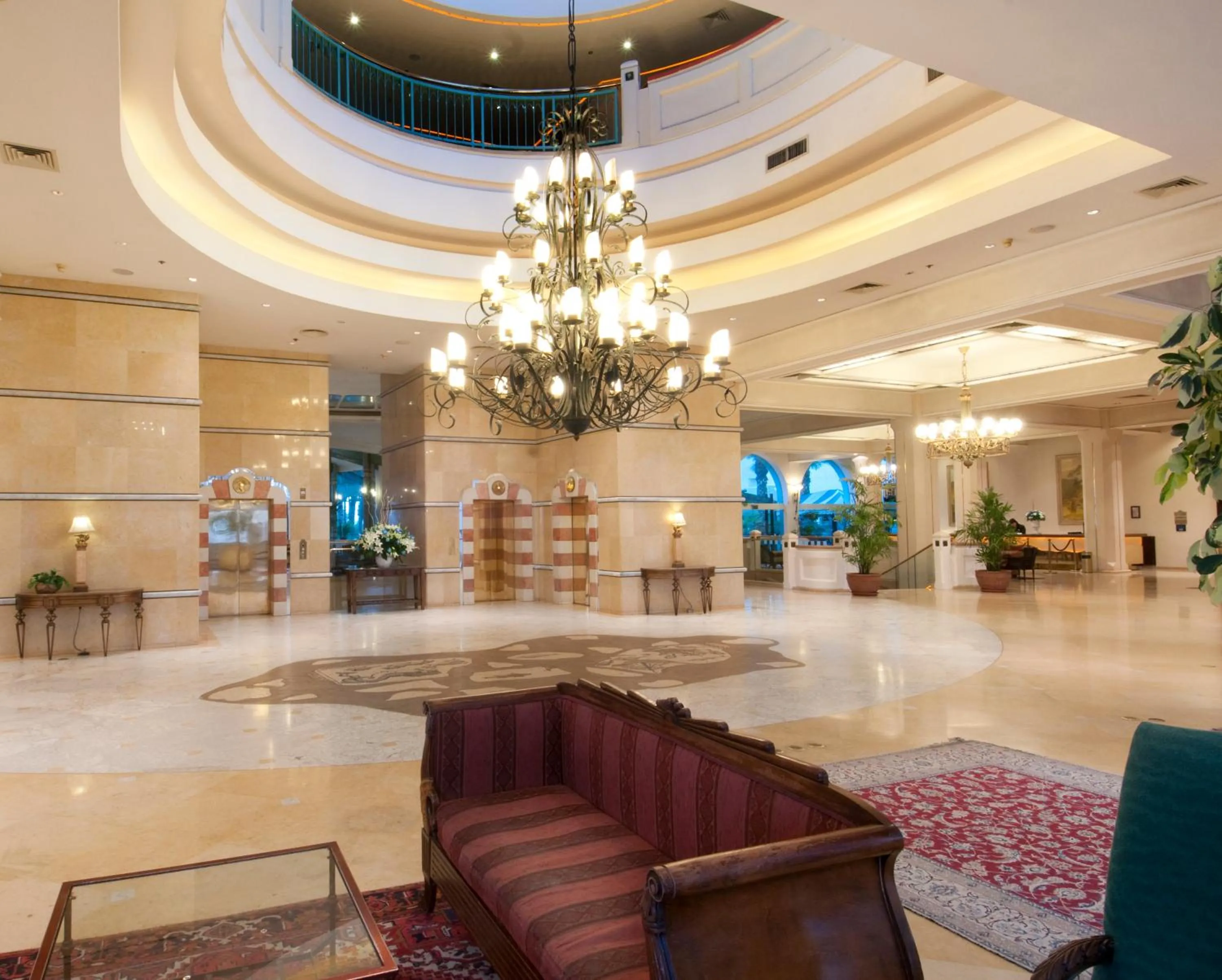 Lobby or reception in Herods Palace Hotels & Spa Eilat a Premium collection by Fattal Hotels
