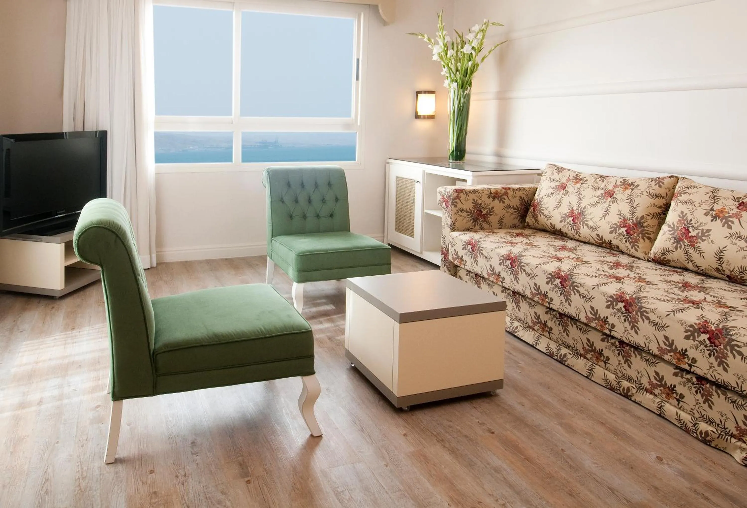 Seating area in Herods Palace Hotels & Spa Eilat a Premium collection by Fattal Hotels