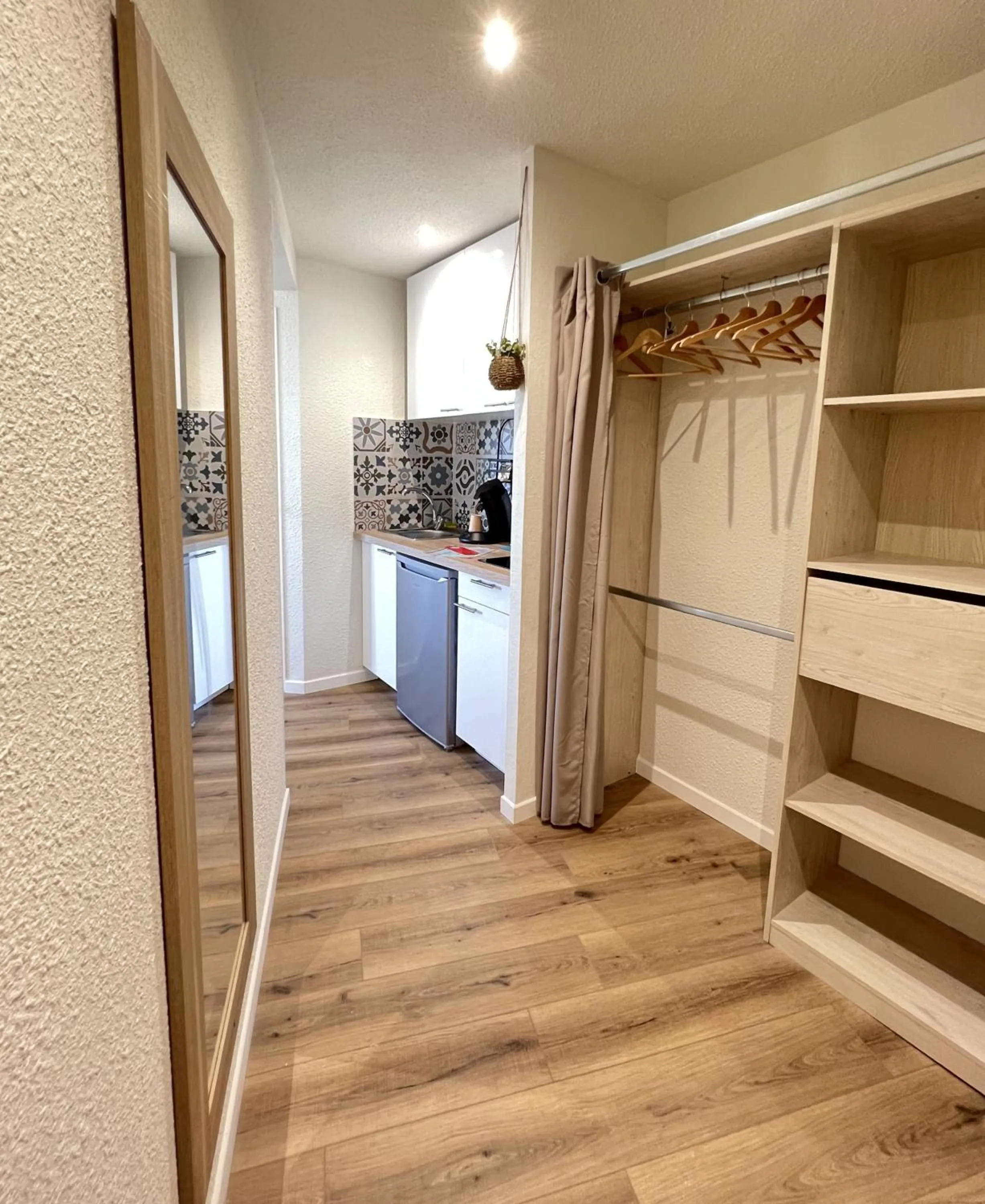 Kitchen or kitchenette in Couett'Hôtel Brest Port de plaisance, Les pieds dans l'eau