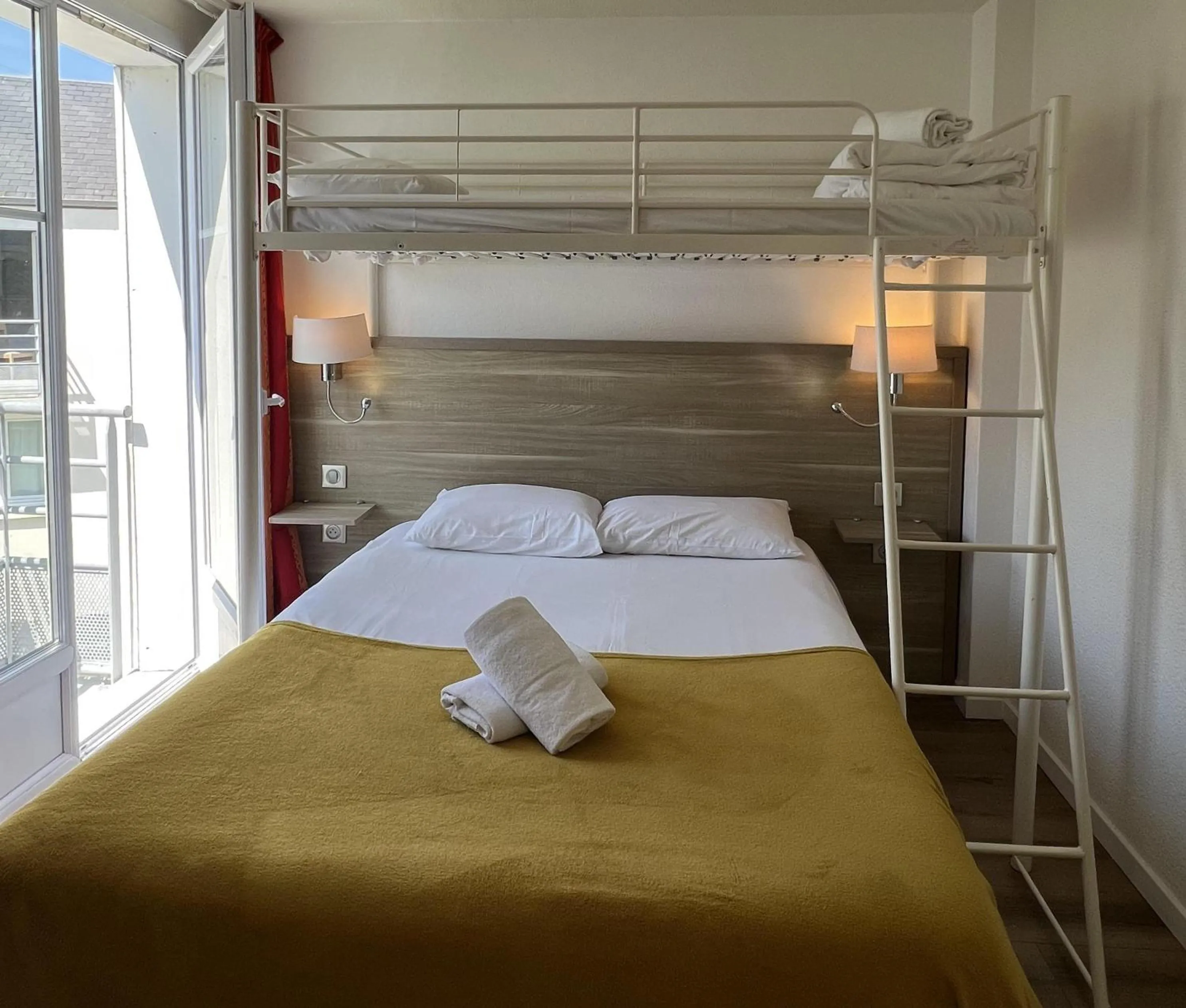 Bed in Couett'Hôtel Brest Port de plaisance, Les pieds dans l'eau