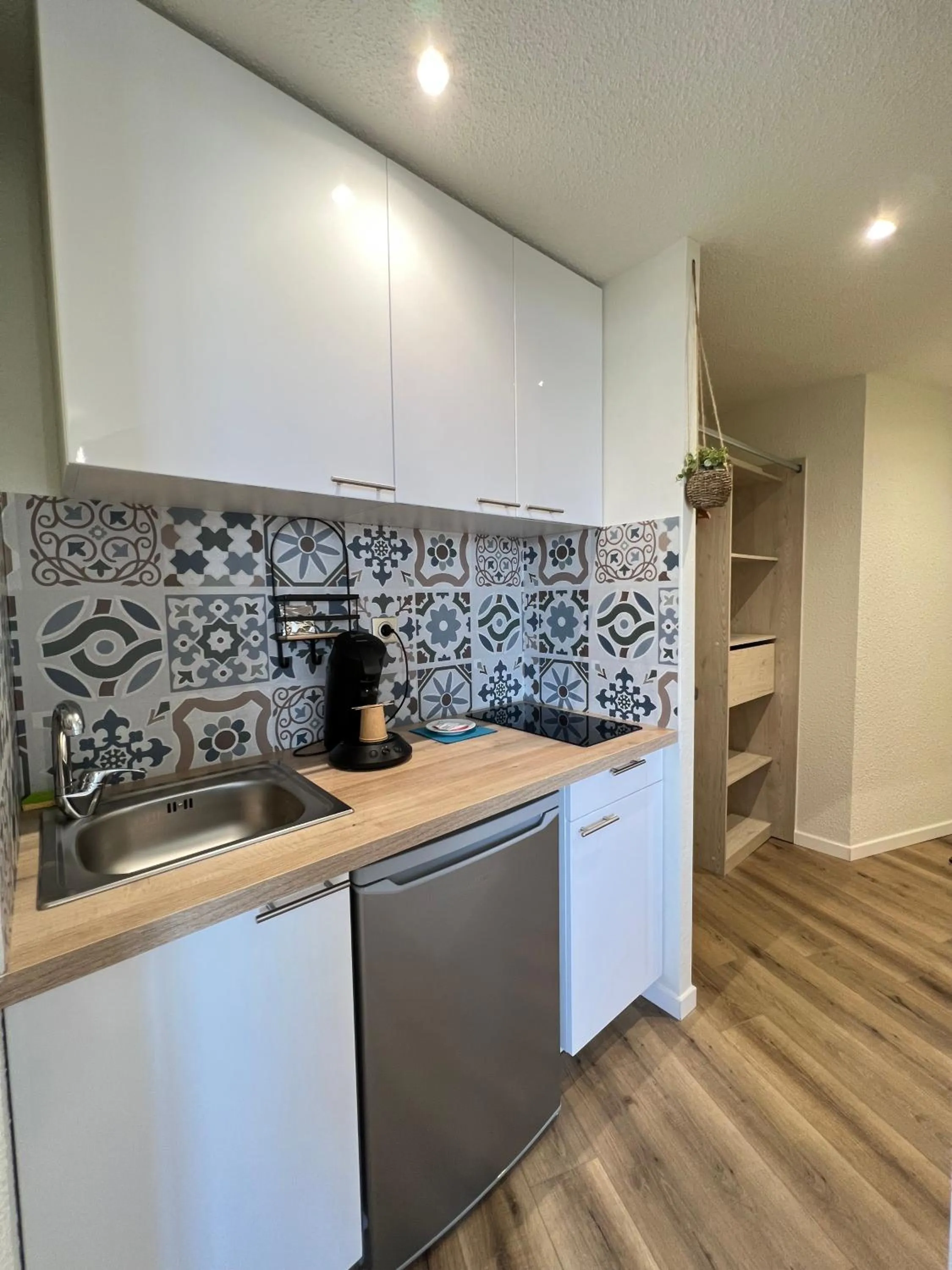 Kitchen or kitchenette in Couett'Hôtel Brest Port de plaisance, Les pieds dans l'eau