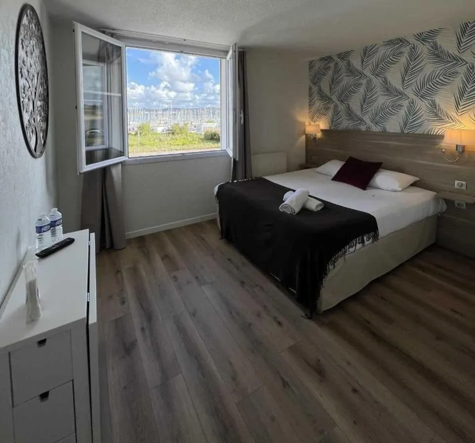 Studio with Sea View in Couett'Hôtel Brest Port de plaisance, Les pieds dans l'eau