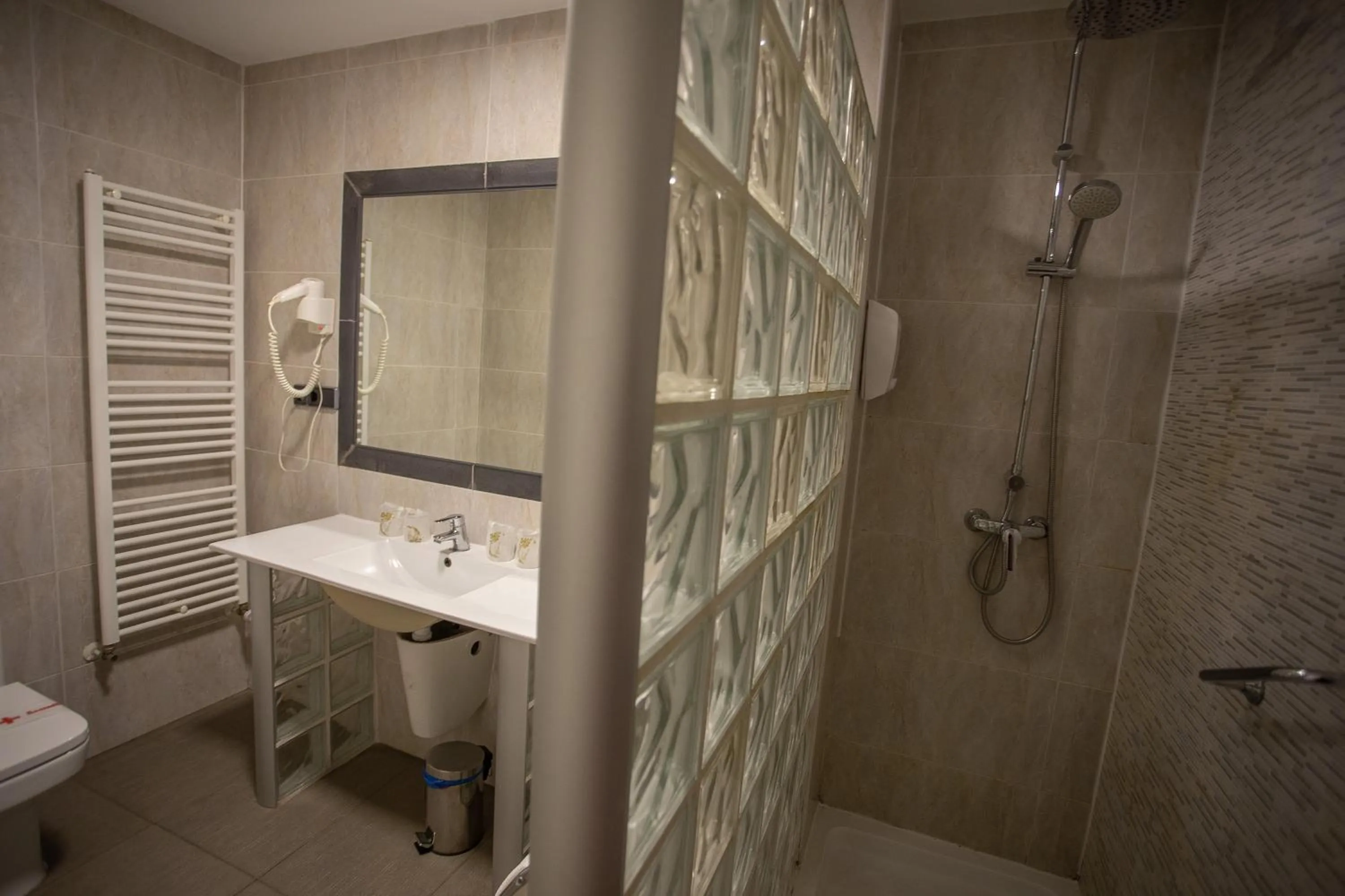 Shower in Hotel LB Villa De Cuenca