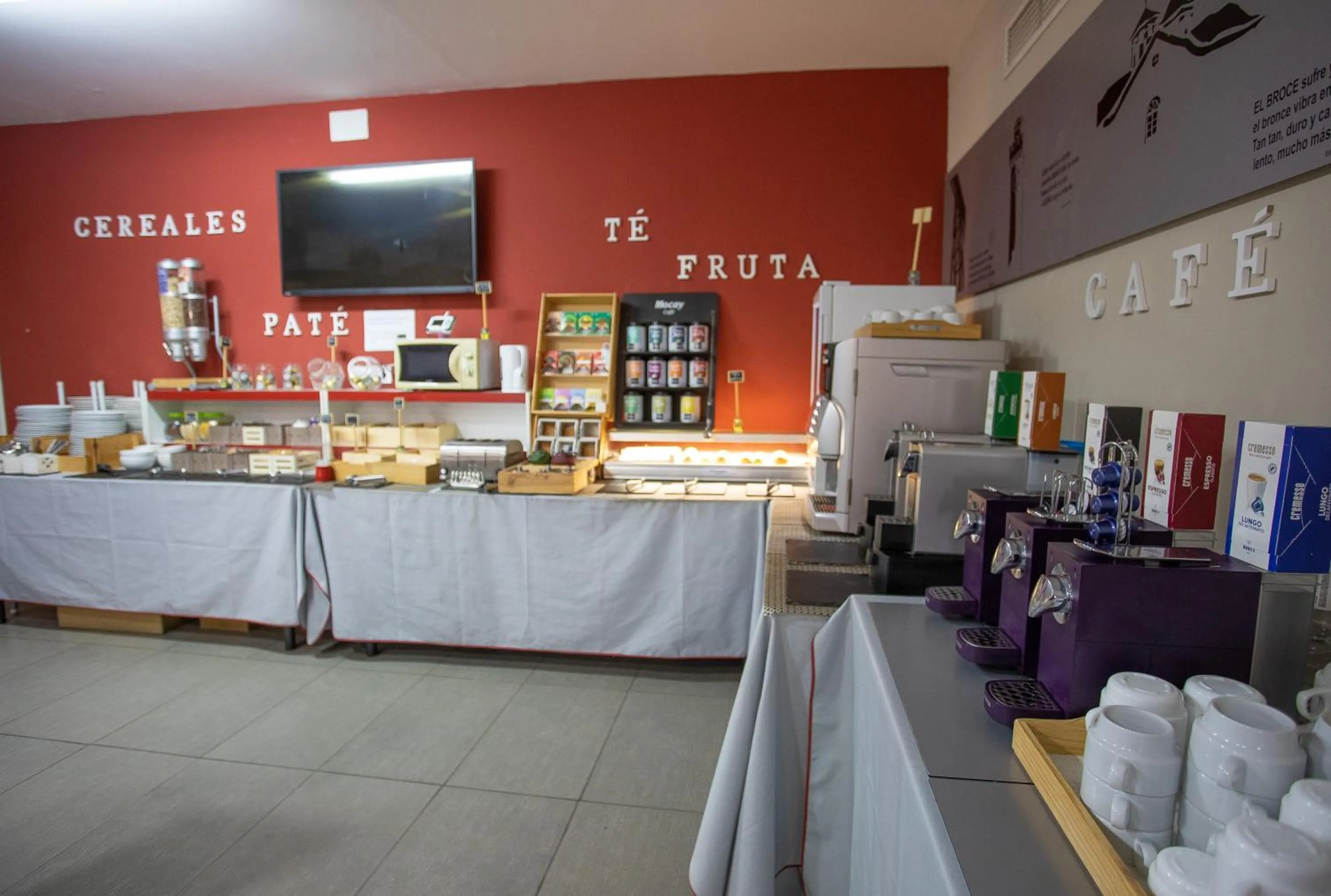 Buffet breakfast in Hotel LB Villa De Cuenca